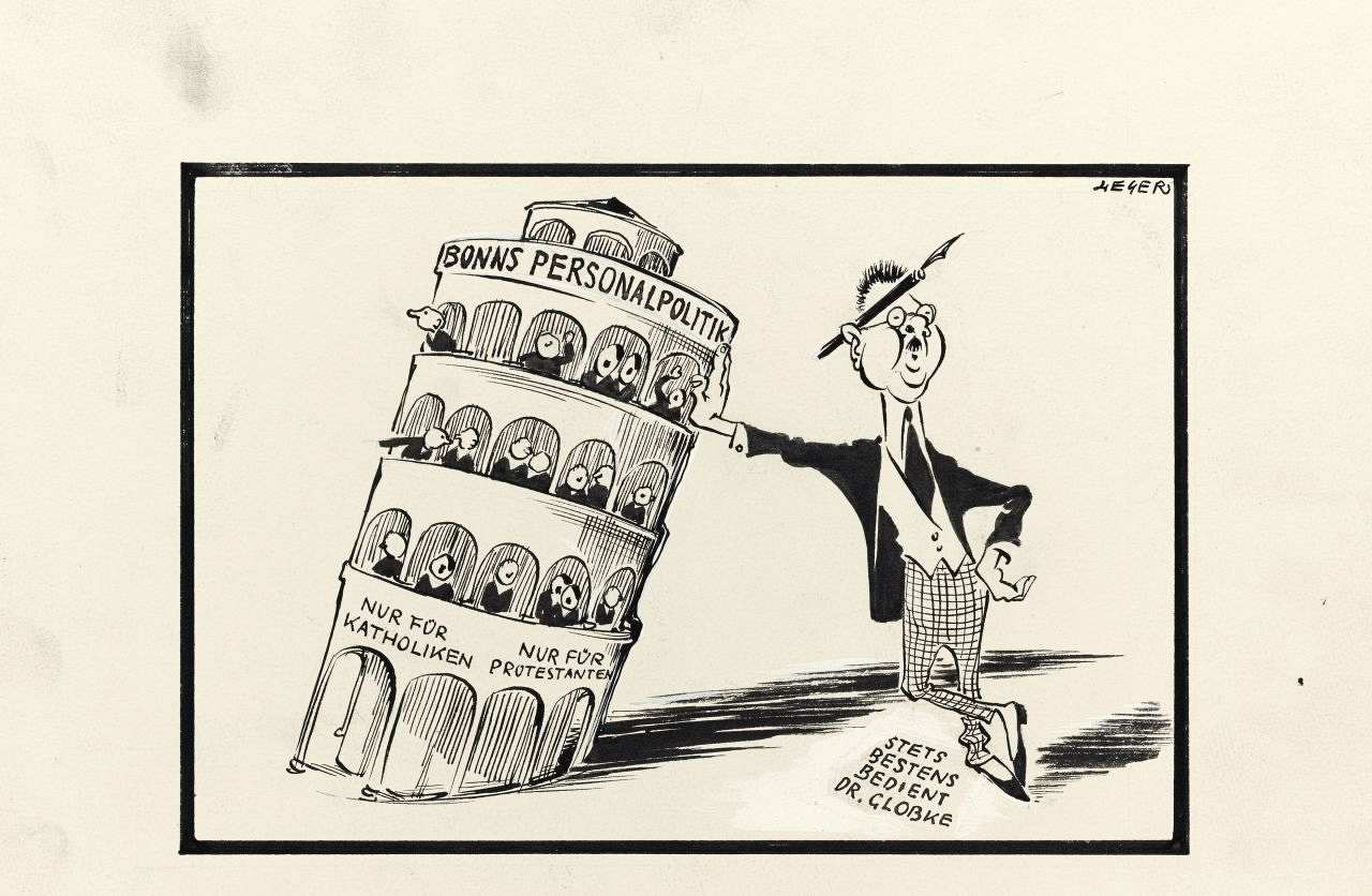 Karikatur: Hans Globke, Personalchef im Bundeskanzleramt, stützt den schiefen Turm von Pisa ab und hindert ihn so am Umfallen. Turm ist beschriftet mit 