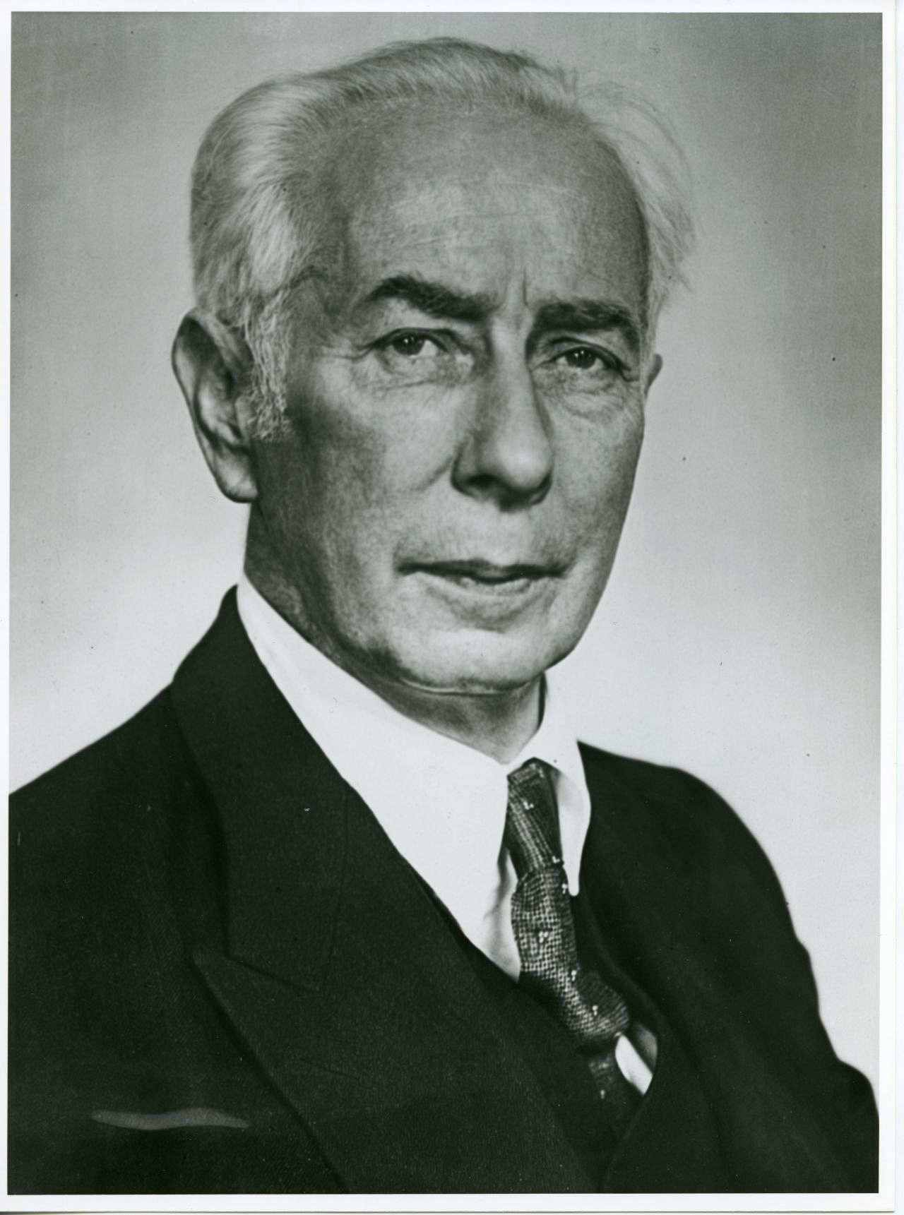 Porträt des Bundespräsidenten Theodor Heuss, 1950.