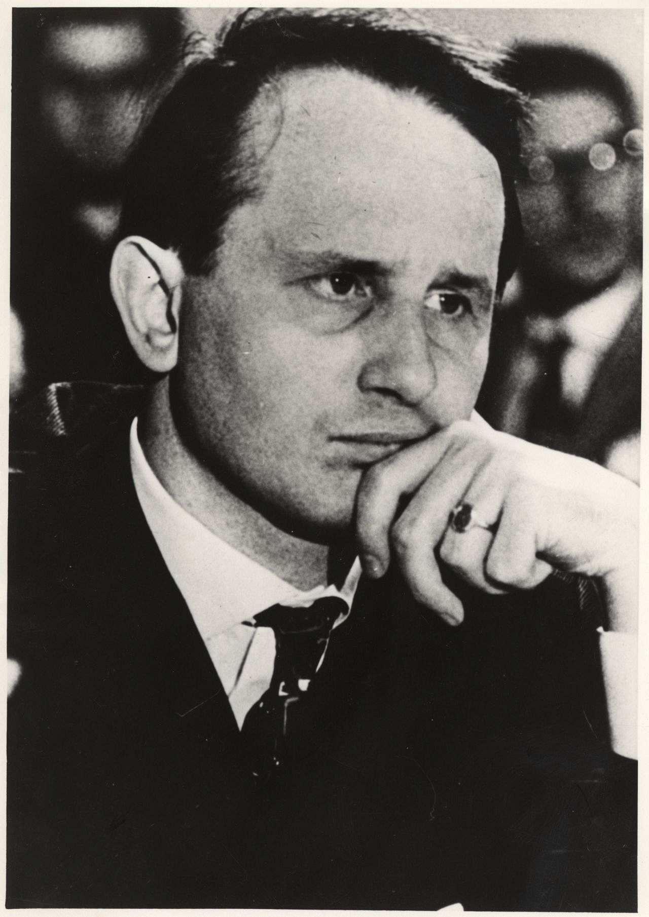 Porträtbild des Schriftstellers Rolf Hochhuth, um 1965 