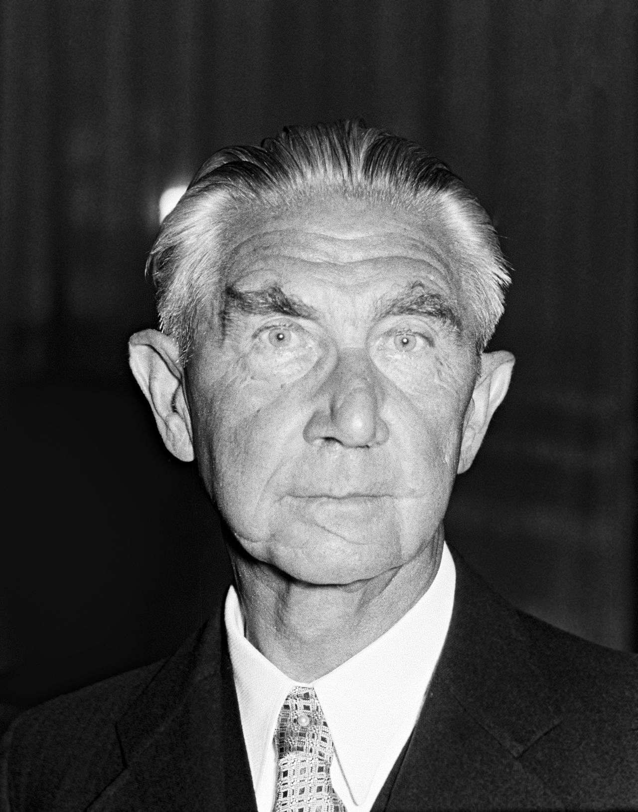 Porträtfotografie von Hermann Höpker-Aschoff, erster Präsident des Bundesverfassungsgerichts (1951-1954).