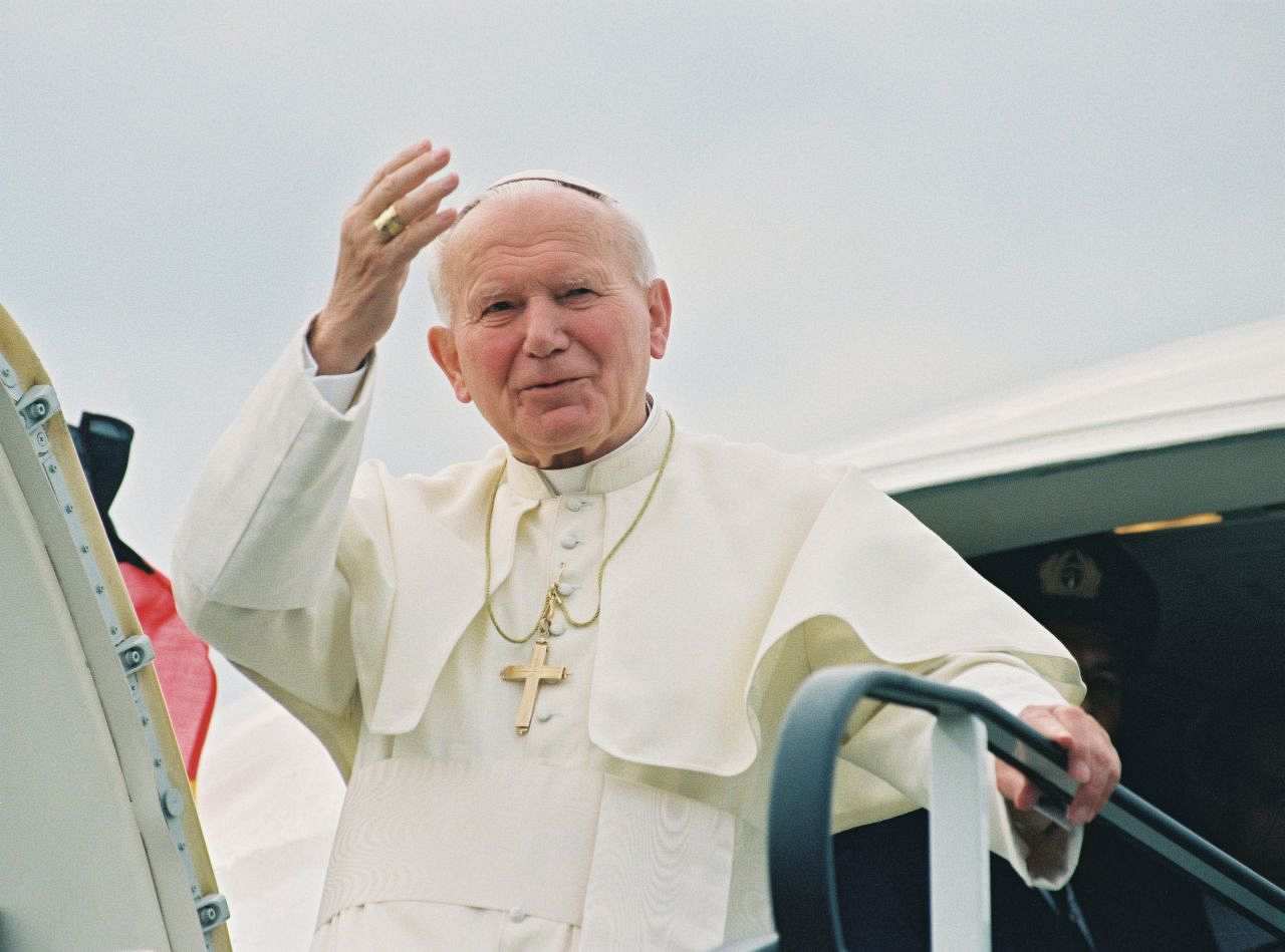 Fotografie von Papst Johannes Paul II. während eines Deutschlandbesuches, 1996.