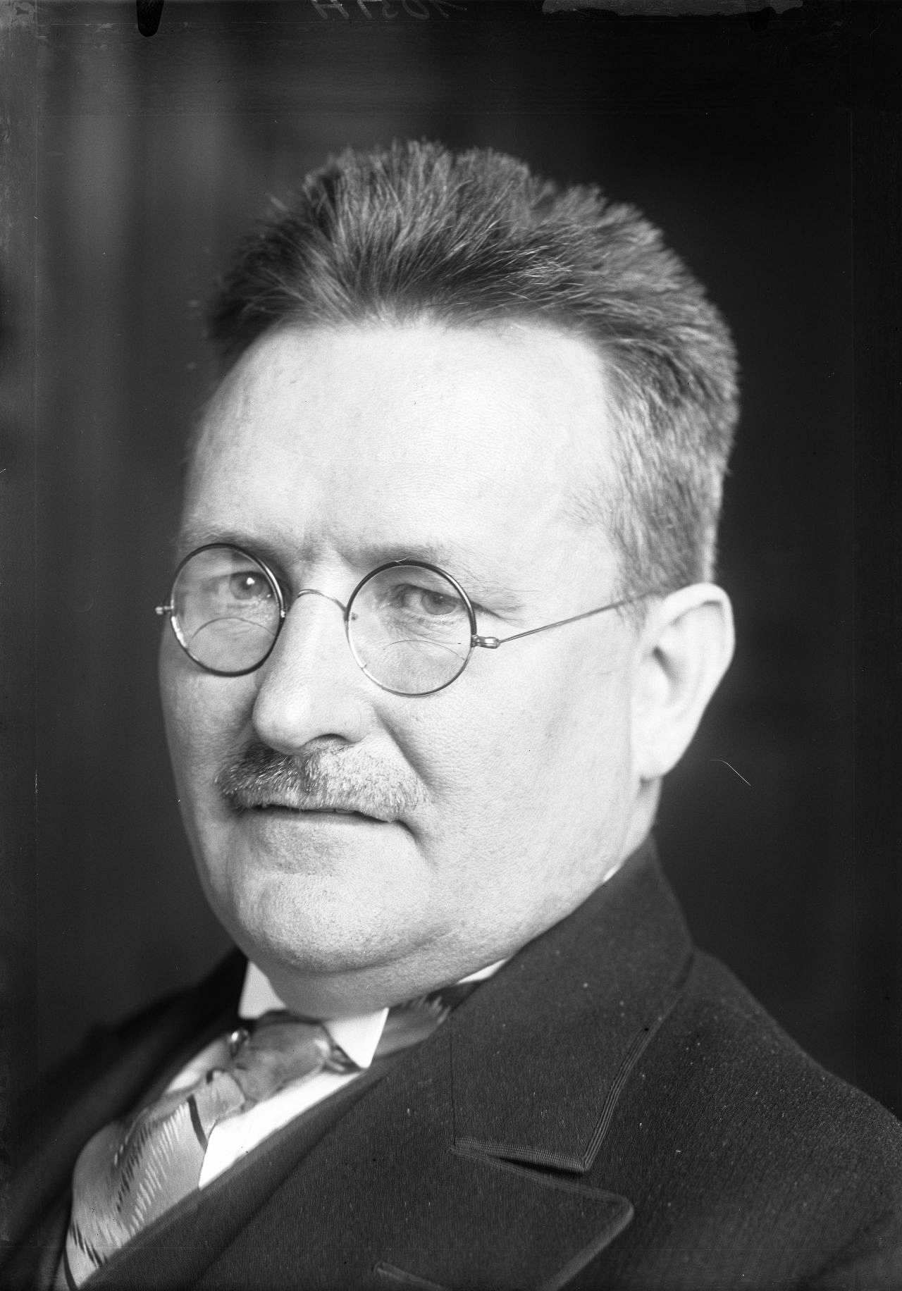 Porträtfoto des Reichstagspräsidenten Paul Löbe, ca. 1924.