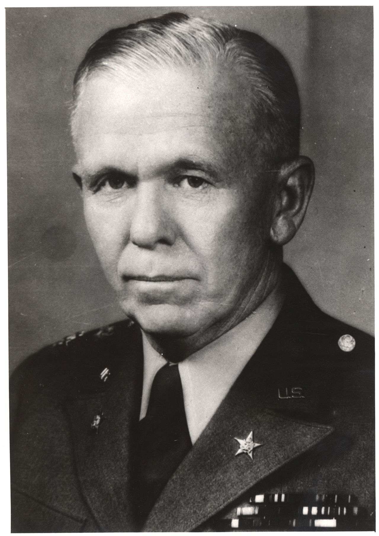 Porträtfoto von George C. Marshall, 1947.