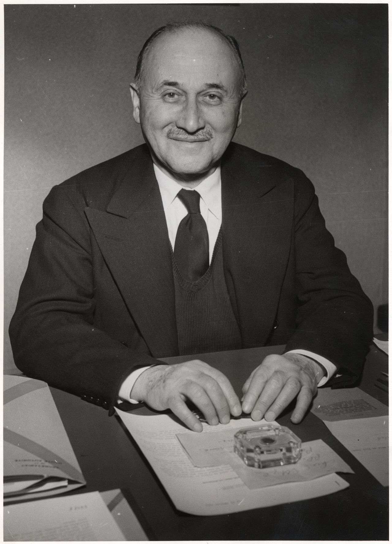 Porträtfotografie von Jean Monnet, Präsident der Hohen Behörde der  Europäischen Gemeinschaft für Kohle und Stahl (1952-1954).