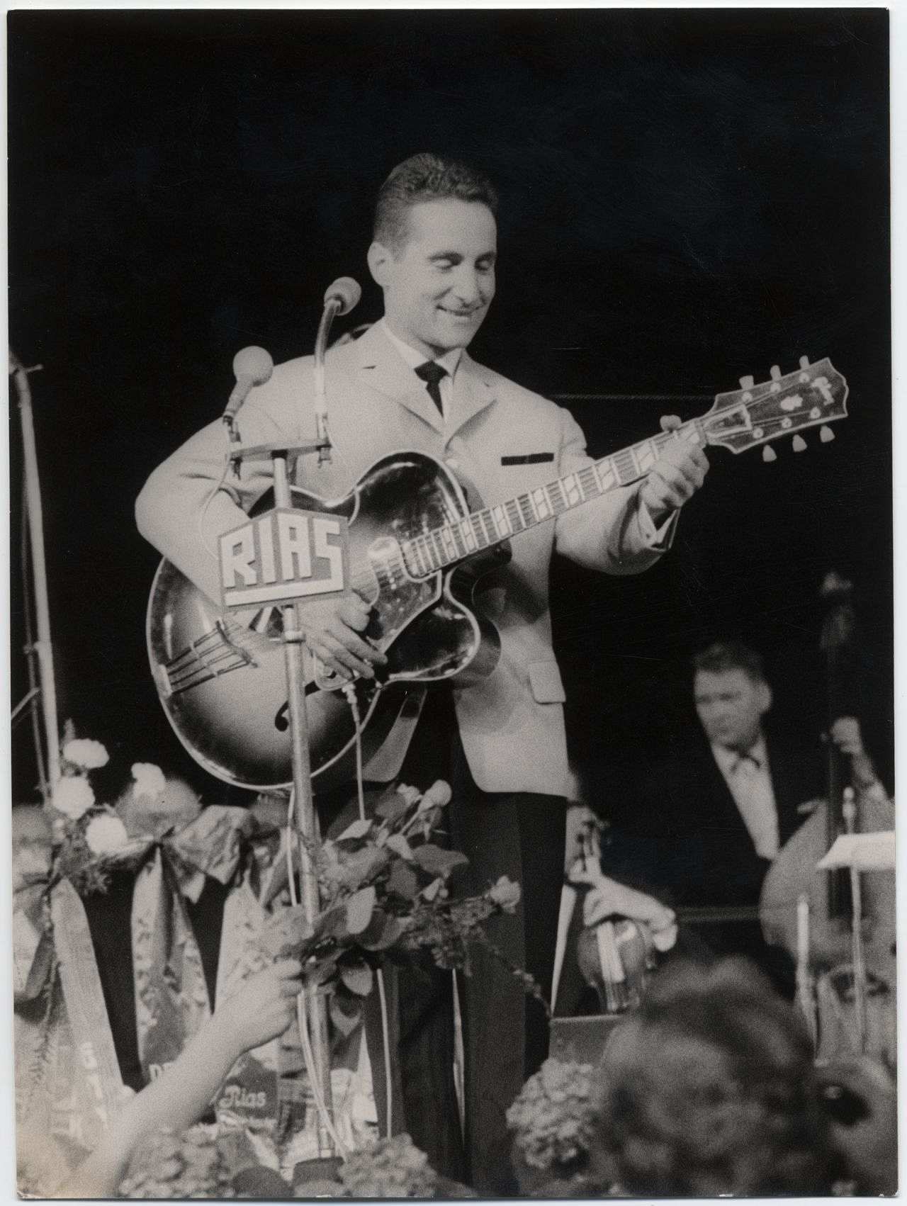 Freddy Quinn bei in der Berliner Deutschlandhalle, 1959.