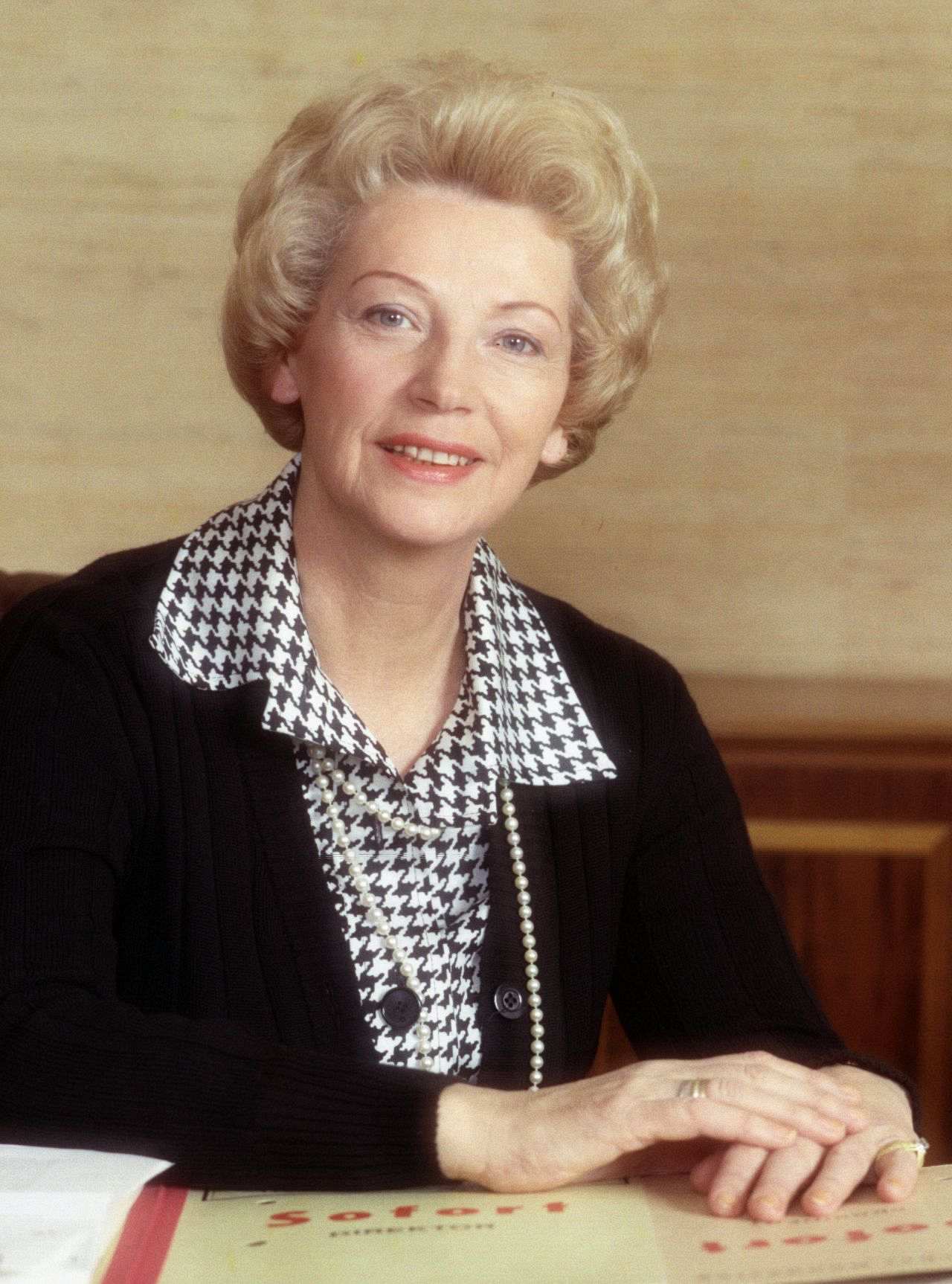 Porträt der Politikerin Annemaire Renger, Grande Dame der SPD und Bundestagspräsidentin (1972-1976).