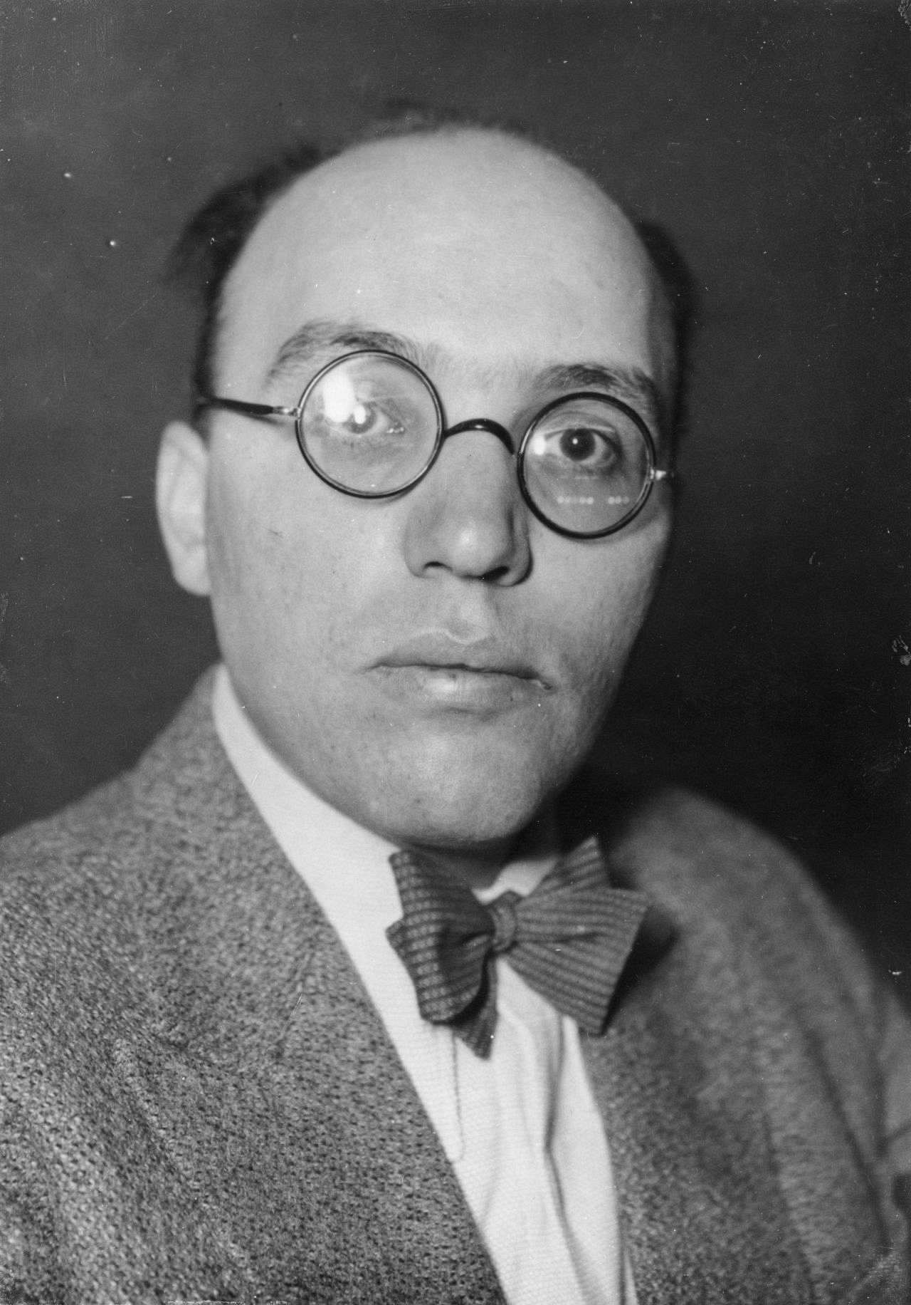 Fotografie des Komponisten Kurt Weill, 1932.