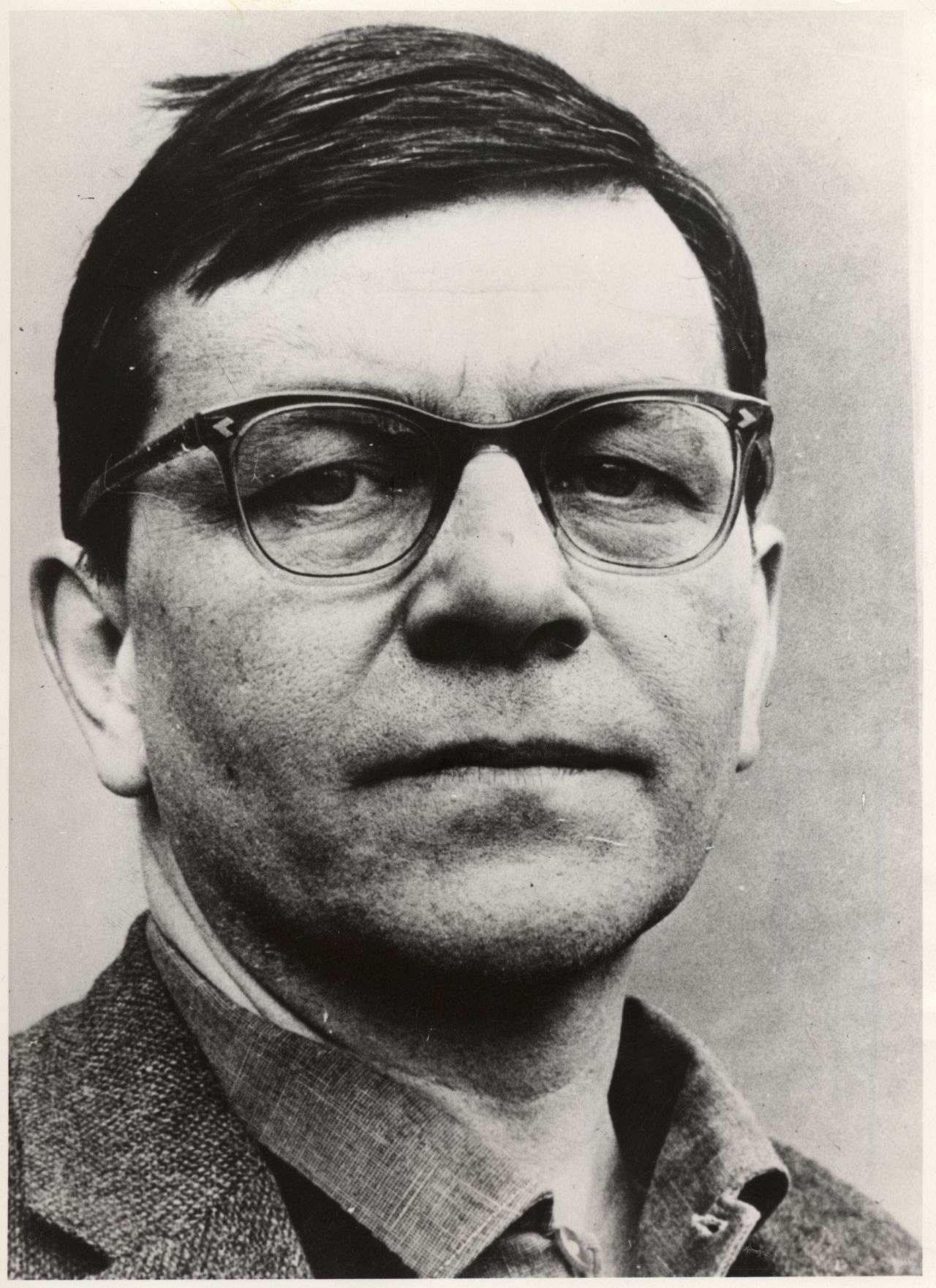 Porträtfotografie des Schriftstellers <b>Peter Weiss</b>, 1960er Jahre. - weiss-peter_foto_LEMO-F-4-351_dhm