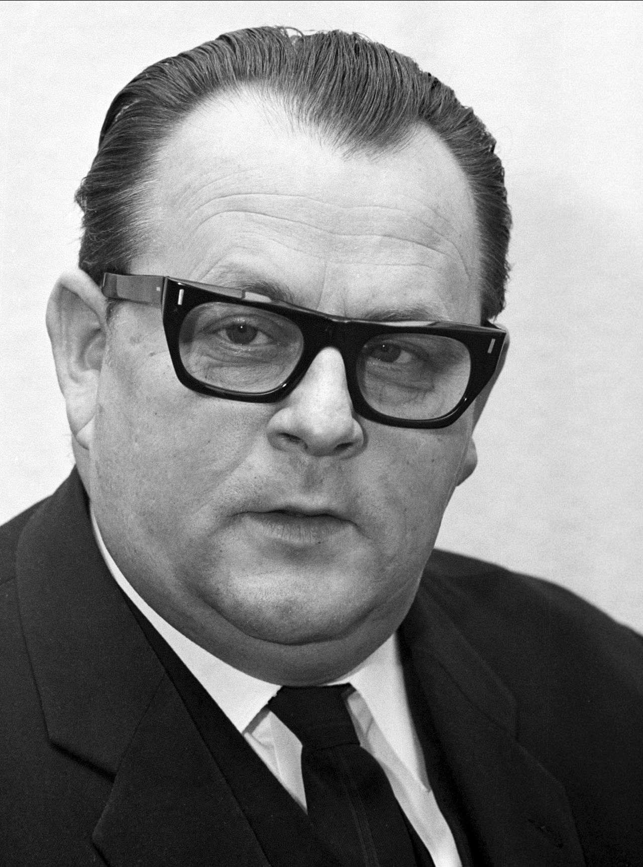 Porträtaufnahme von Hans-Jürgen Wischnewski, Bundesminister für wirtschaftliche Zusammenarbeit (1966-1968).