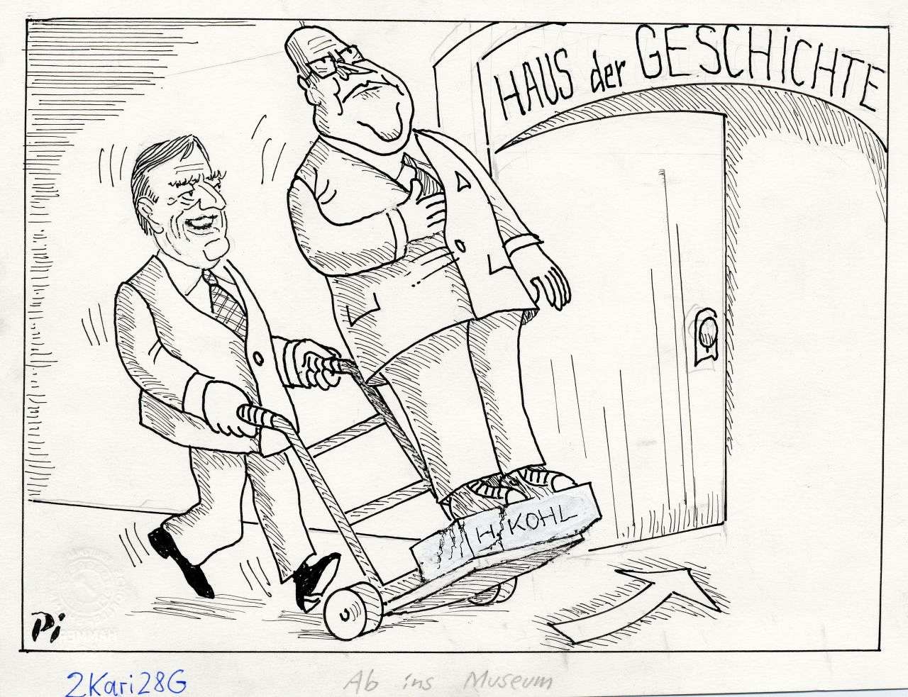 Karikatur in schwarz/weiß. Abbildung von Gerhard Schröder, der Helmut Kohl als Denkmal auf einer Sackkarre ins Museum Haus der Geschichte schiebt. Mit Signatur unten links.