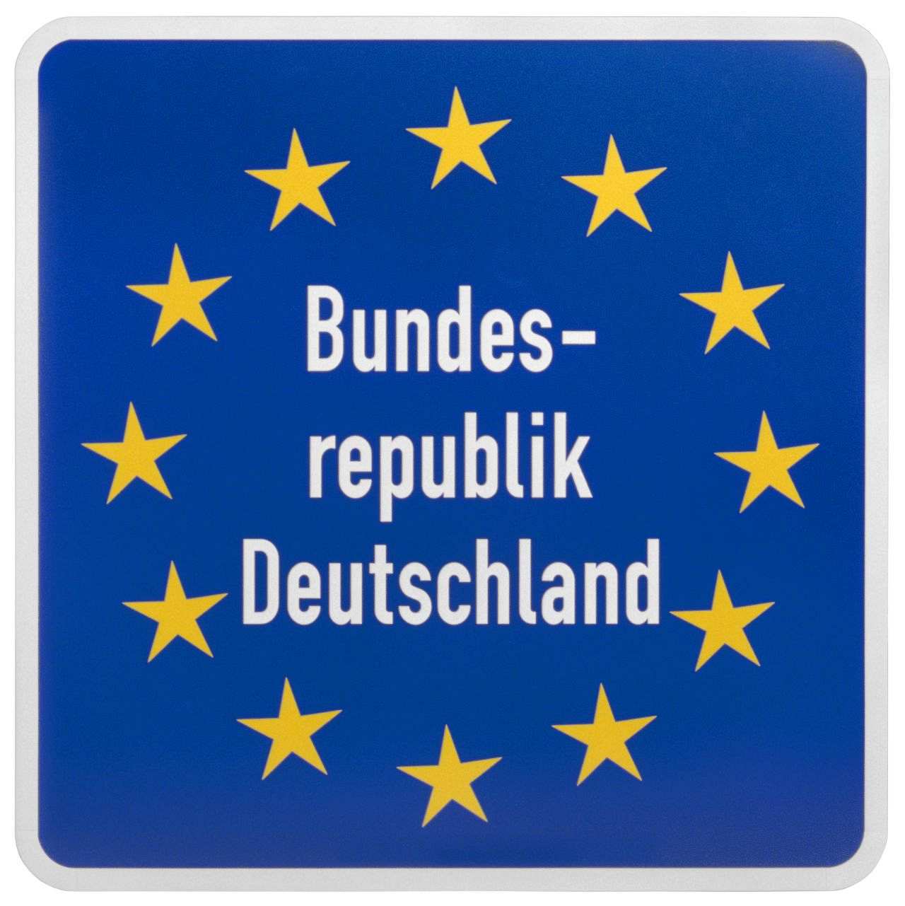 Das blaugrundige Schild hat einen weißen Rand und gerundete Ecken. Im Mittelfeld steht: Bundesrepublik Deutschland (weiß), umgeben von einem Ring aus zwölf gelben Sternen.