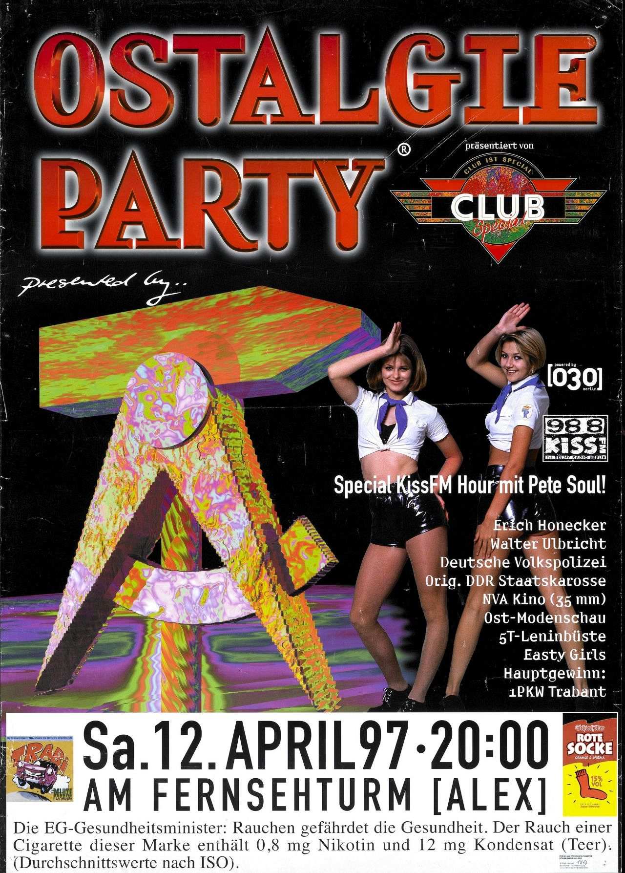 Schwarzes Plakat; oben in großen, roten Buchstaben: Ostalgie / Party; daneben Logo von Club / special; darunter links: mehrfarbige, dreidimensionale Abbildung von Hammer und Zirkel; daneben: Farbfotografie von zwei jungen Frauen in leicht geschürzter Uniform der Jungen Pioniere; rechts daneben, in weißer Schrift: Auflistung der Attraktionen auf Ostalgie-Party, u.a.: Erich Honecker / Walter Ulbricht; NVA Kino (35mm) / Ost-Modenschau / 5T-Leninbüste; unten: weißes Feld mit schwarzer Schrift: Sa. 12.April97. 20:00 / Am Fernsehturm [Alex].