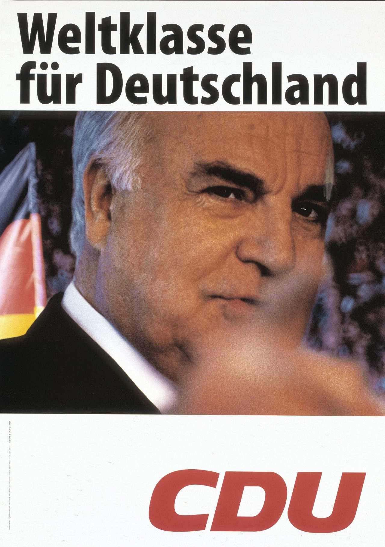 Motiv: Porträt Helmut Kohls mit erhobenem, verwischten Zeigefinger (Farbfoto); auf weißem Feld am oberen Rand: Weltklasse für Deutschland (schwarz); unten weißer Balken, darin: CDU (rot).
