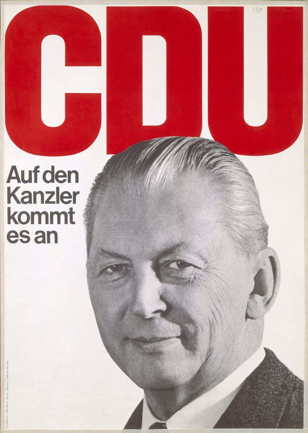 Weißgrundig; Motiv (schwarz/weiß-Foto): Portrat Kiesingers im Dreiviertelprofil; Text (rot) über der Abbildung: CDU, am linken Rand: Auf den Kanzler kommt es an (schwarz).