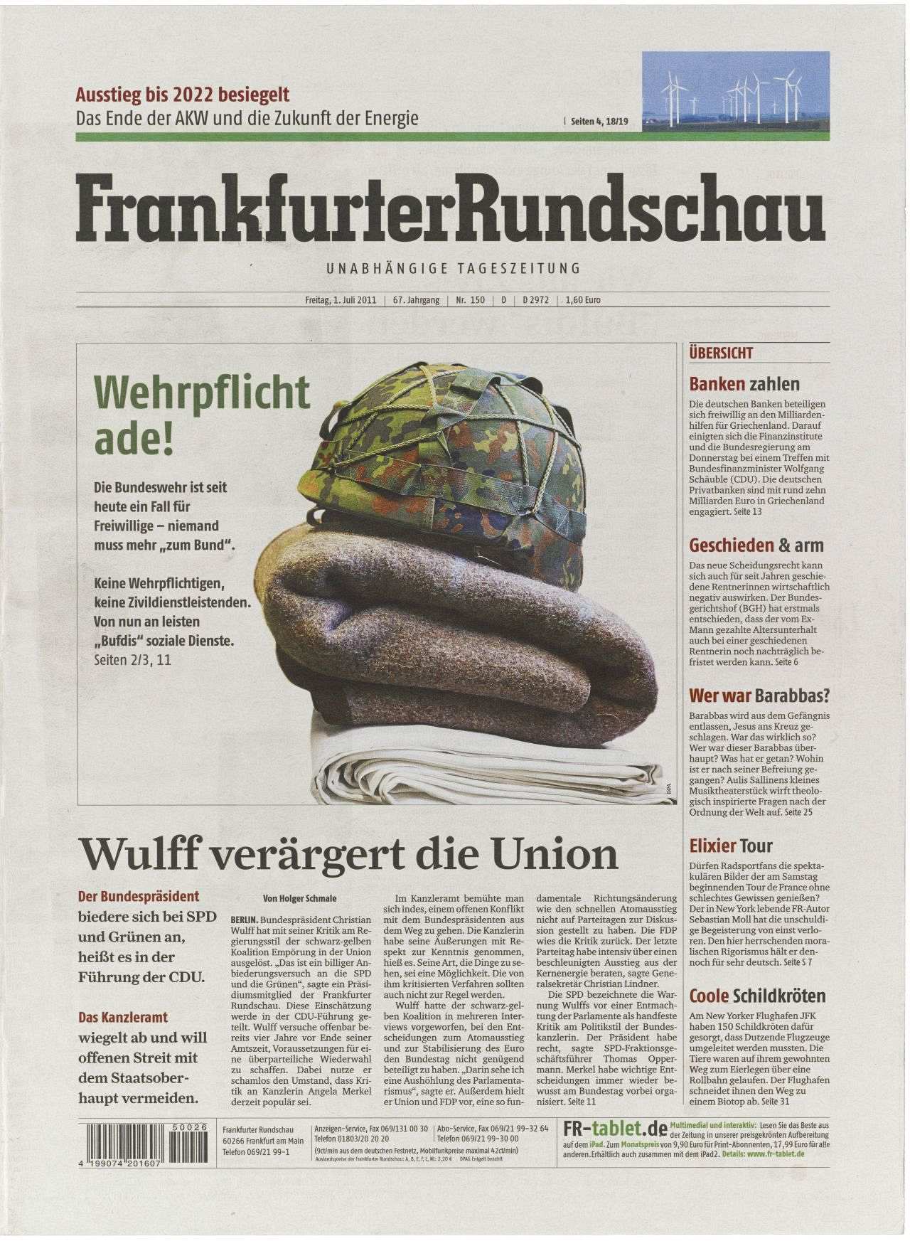 32 Seiten; Hauptschlagzeile auf der Titelseite: Wehrpflicht, ade! (grüne Schrift), Die Bundeswehr ist seit heute ein Fall für Freiwillige - niemand muss mehr zum Bund., Keine Wehrpflichtigen, keine Zivildienstleistenden., Von nun an leisten Bufdis soziale Dienste.; rechts daneben befindet sich eine farbige Abbildung eines Stapels mit einem zusammengefalteten weißen Laken, darüber eine graubraune Wolldecke und obendrauf ein Militärhelm in Tarnfarbe; weitere ausführliche Artikel mit Farbfotos zum Thema auf den Seiten 2 - 3 und 11: Wie aus Zivis Bufdis werden; Freiwillig hinter den Kasernenzaun; Folgenreiche Zäsur; Misslungener Übergang.  