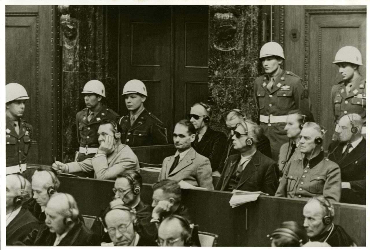 Die Anklagebank im Nürnberger Prozess gegen die Hauptkriegsverbrecher 