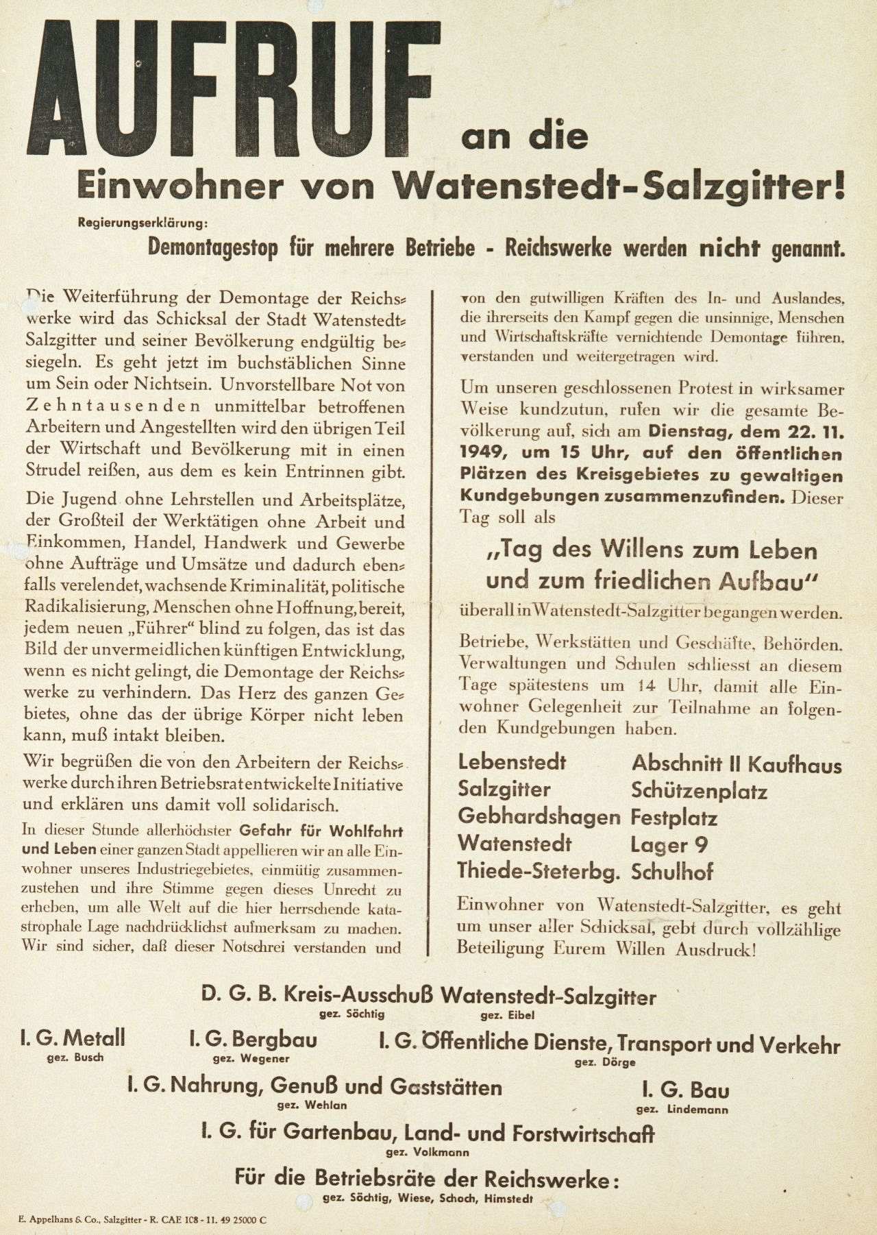 Beigefarbenes Plakat mit schwarzem gedruckten Text: Aufruf an die Einwohner von Watenstedt-Salzgitter sich gegen die geplante Demontage der Reichwerke Salzgitter zusammenzutun. Unter dem Aufruf stehen die Namen der beteiligten Gewerkschaften.