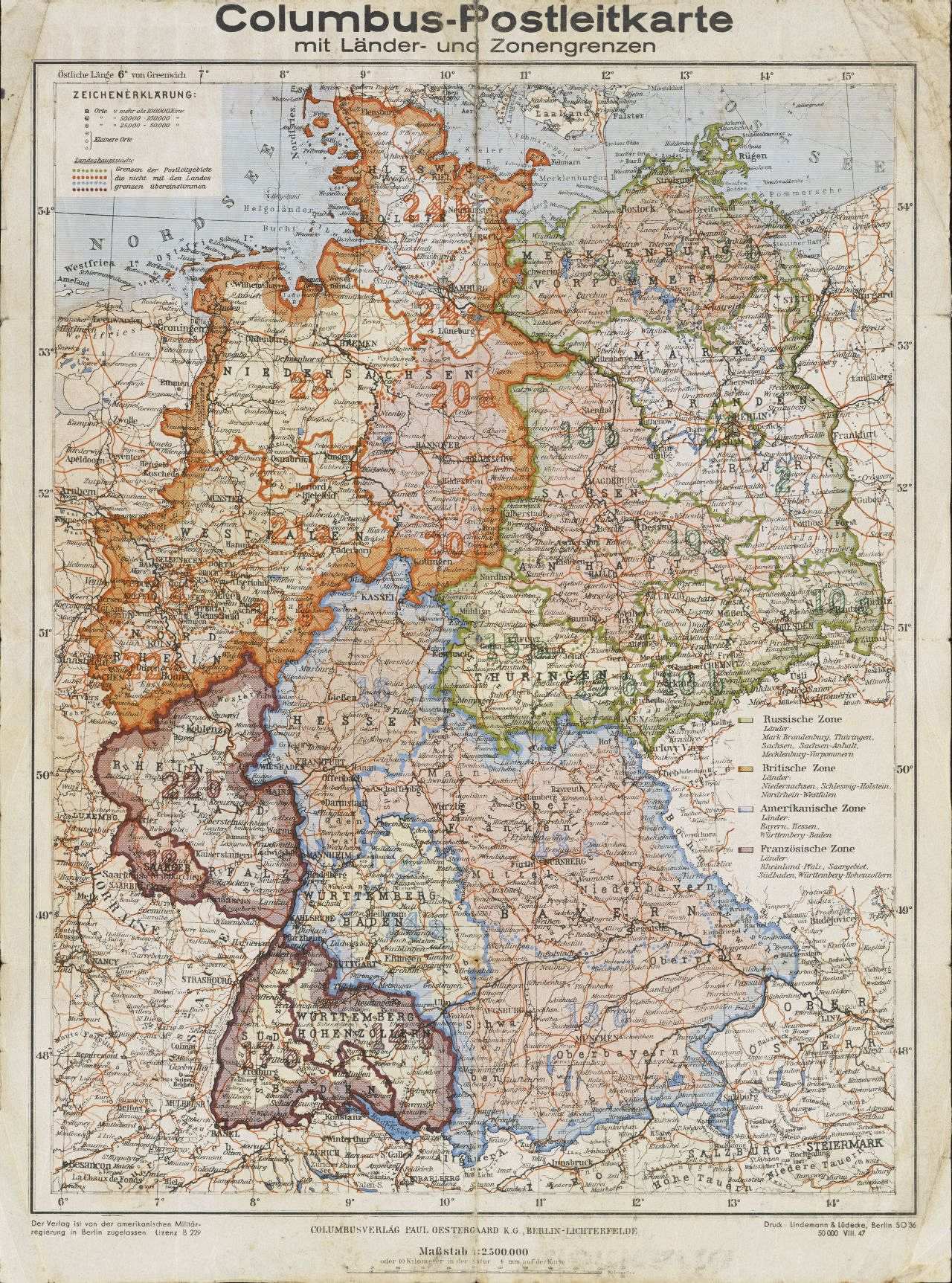Karte von Deutschland mit den farbig eingezeichneten Besatzungszonen und dem Eintrag der jeweiligen Postleitzahl. Maßstab 1: 2.500.000. Mit Zeichenerklärung.