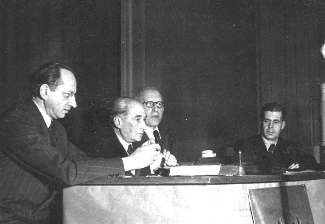 Im RIAS fand am Sonnabend (15.1.49) eine öffentliche Diskussion über die neue Wirtschaftspolitik statt, an der von der SPD Bach, von der LPD Schwennicke, von der CDU Dibertius teilnahmen.
