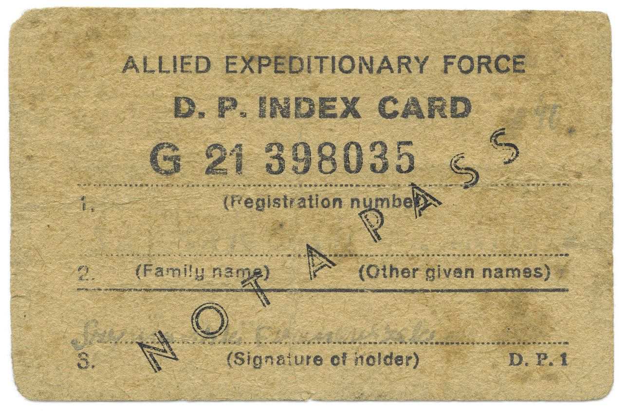 Identitätskarte für Displaced Persons der Verwaltung der US-Streitkräfte