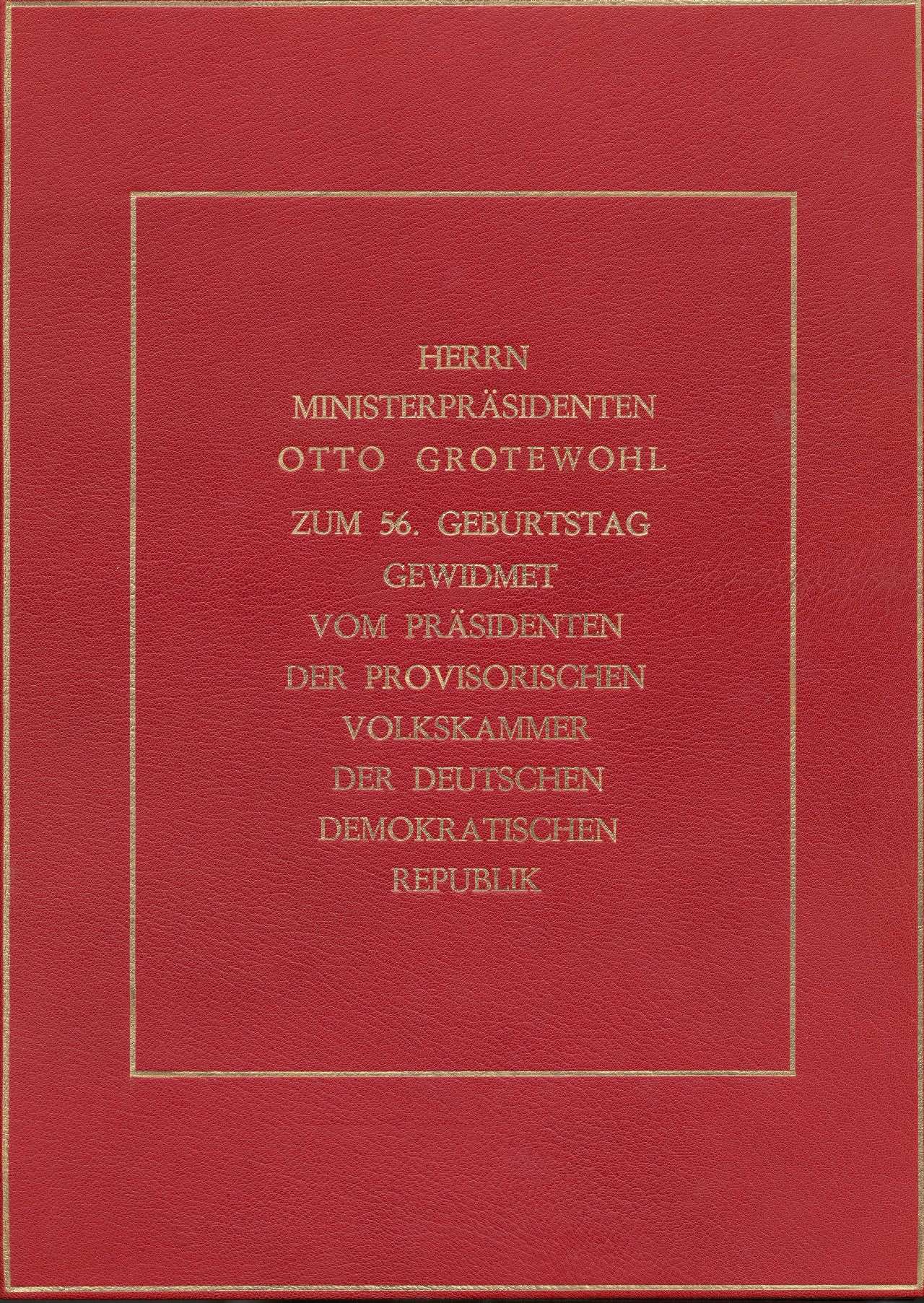 Verfassung der DDR in rotem Einband