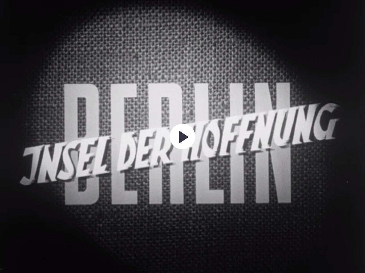 Zwischen 1953 und 1989 durchlaufen 1,35 Millionen Menschen das Notaufnahmelager in Berlin-Marienfelde. Es ist die erste und zentrale Anlaufstelle für Flüchtlinge und Übersiedler aus der DDR. Ausschnitte aus dem Kurz-Dokumentarfilm 