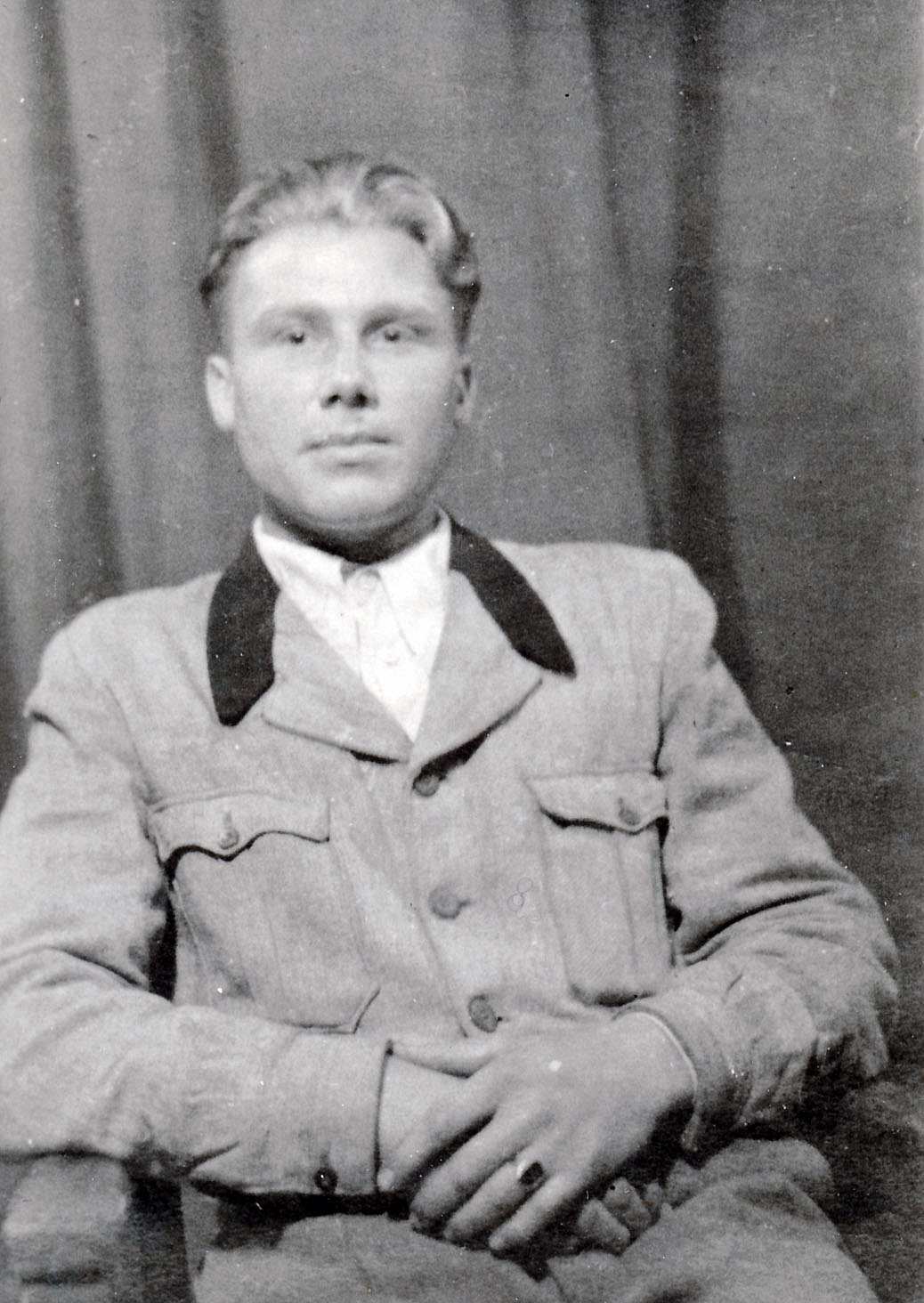 Porträt des Kriegsgefangenen Robert Gehrmann im Kriegsgefangenenlager Dwiri