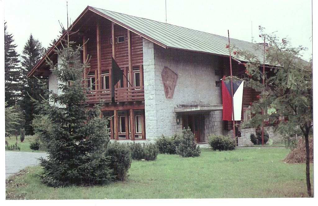 Haus mit Trauerbeflaggung, Hohe Tatra 1968