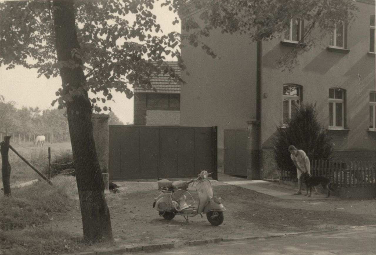 Der erste eigene fahrbare Untersatz, eine Vespa.