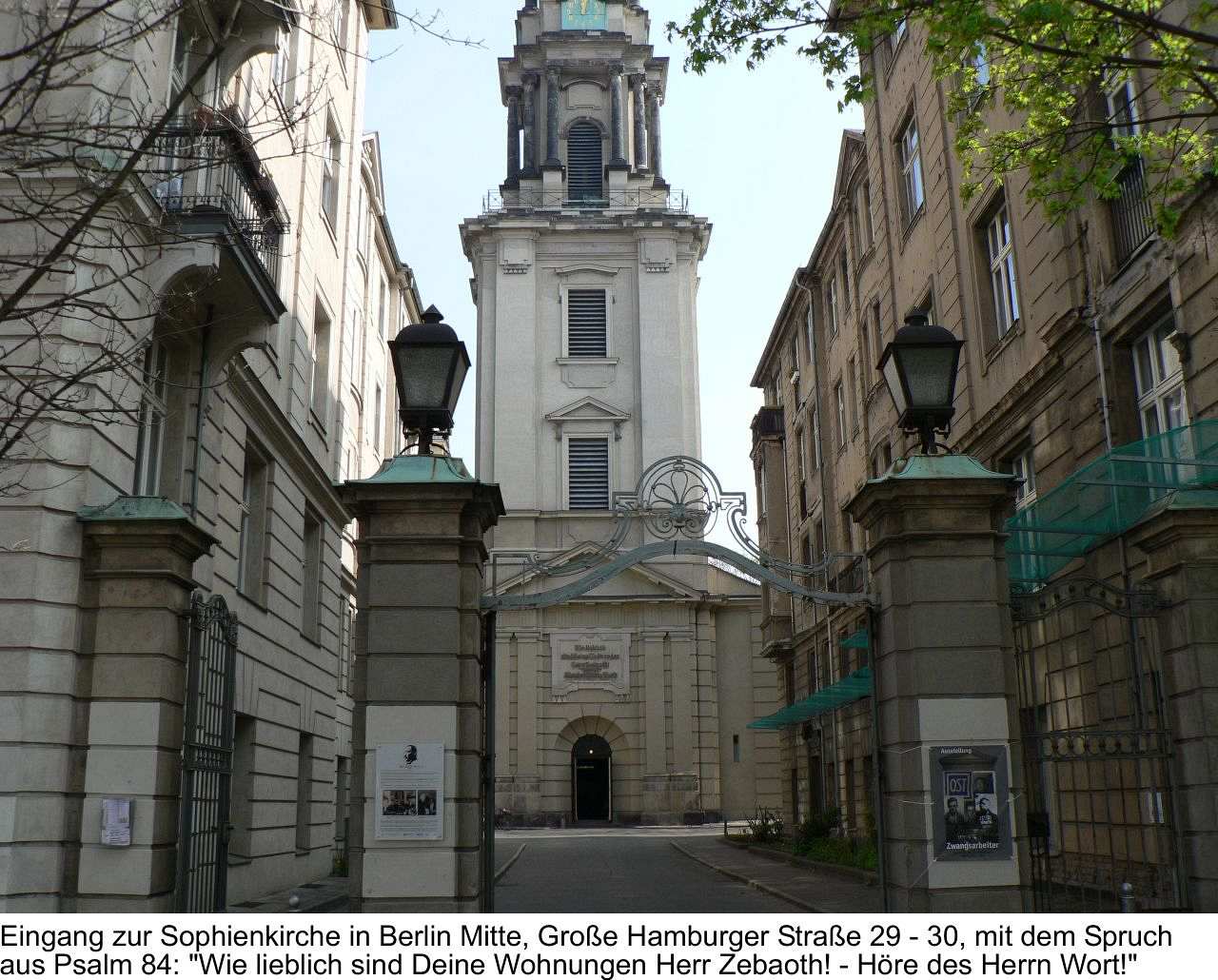 Foto des Zeitzeugen Werner Pethke, Eingang zur Sophienkirche in Berlin-Mitte.