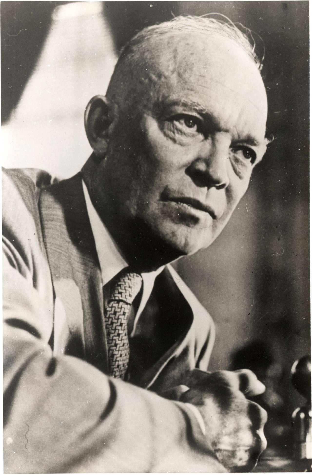 Dwight D. Eisenhower gewinnt die Präsidentschaftswahlen 1952.