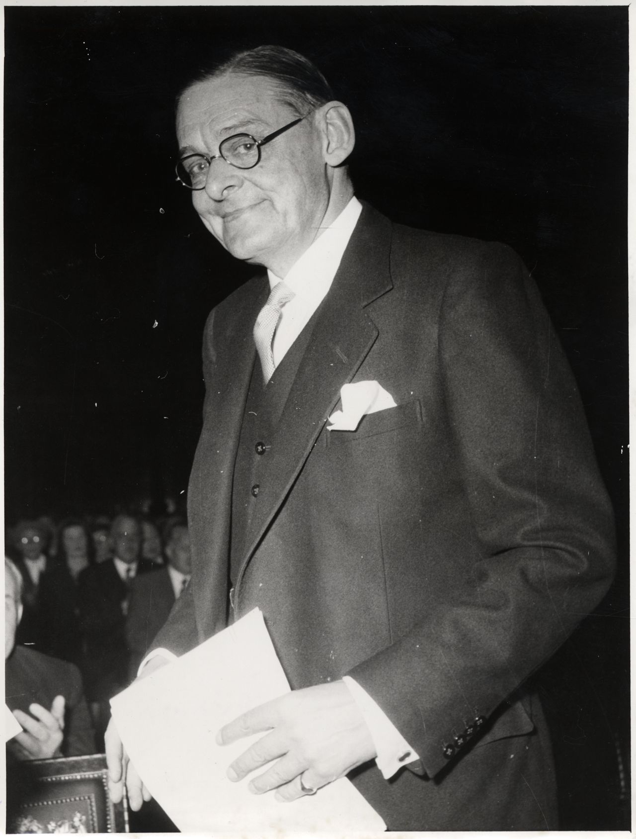 Thomas Stearns Eliot wird in Hamburg der Hansische Goethepreis überreicht, 1954.