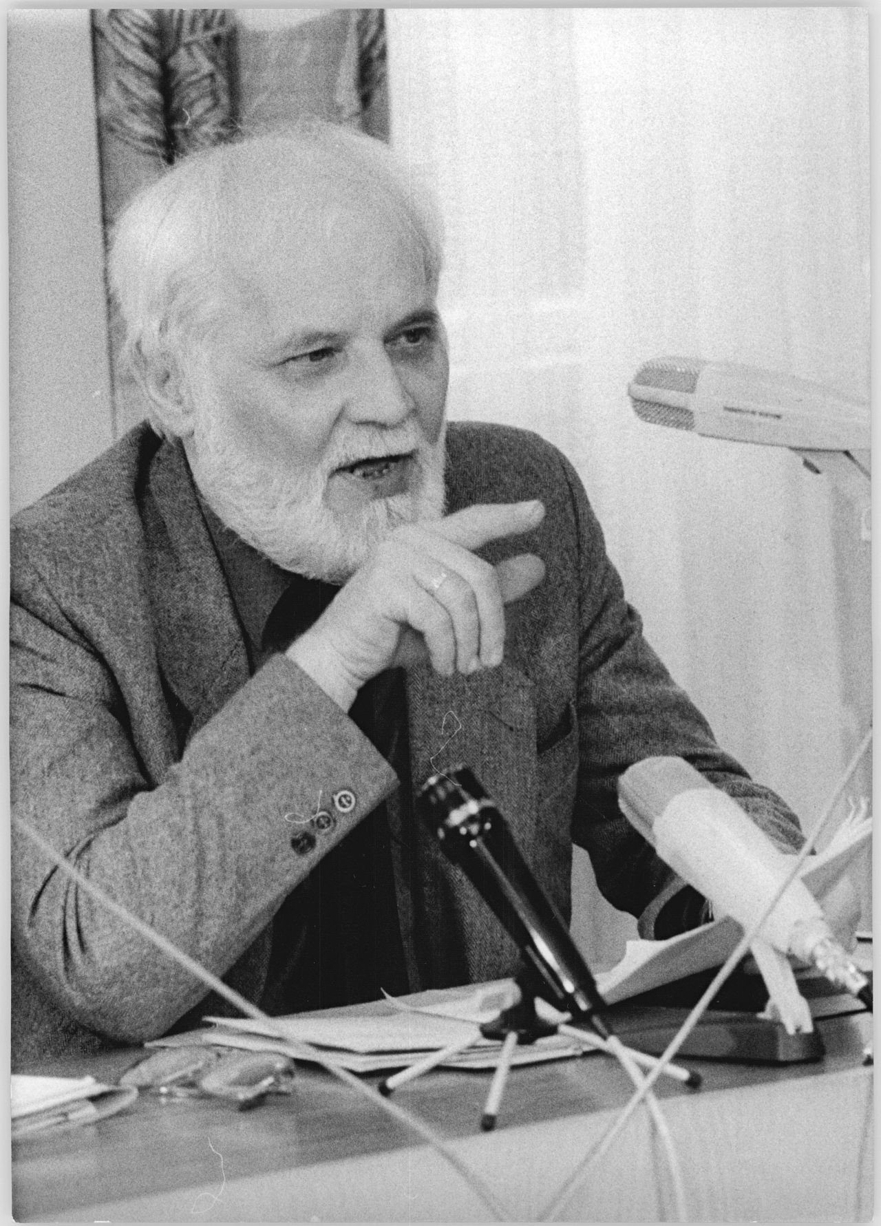 Fotografie des Philosophen und Journalisten Wolfgang Harich, 1990.