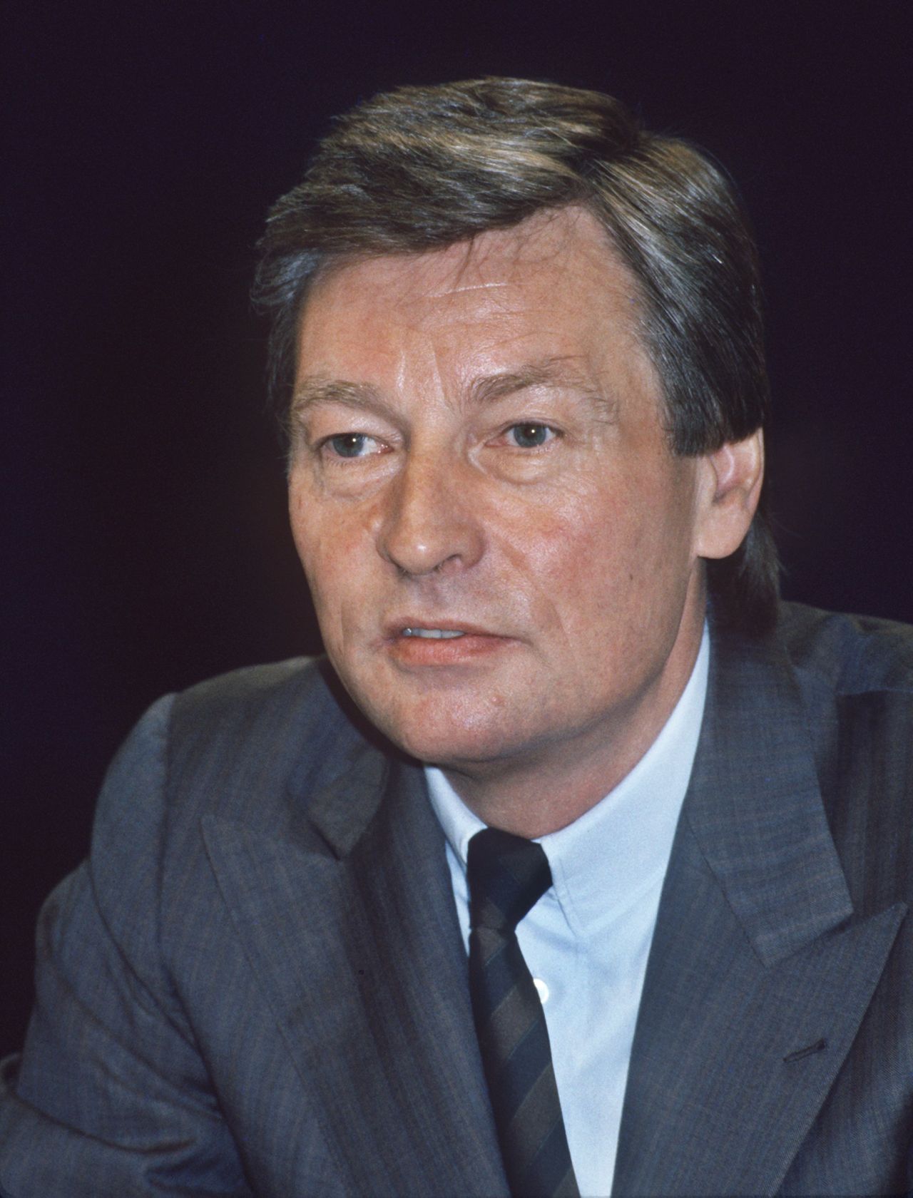 Porträtfoto von Alfred Herrhausen, Vorstandssprecher der Deutschen Bank, 1988.