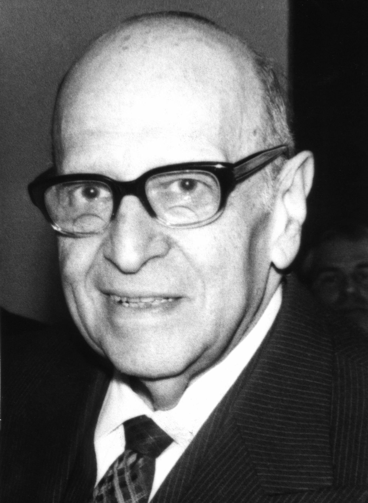 Porträtfotografie des Philosophen und Soziologen Max Horkheimer, der als Mitbegründer der Frankfurter Schule gilt.