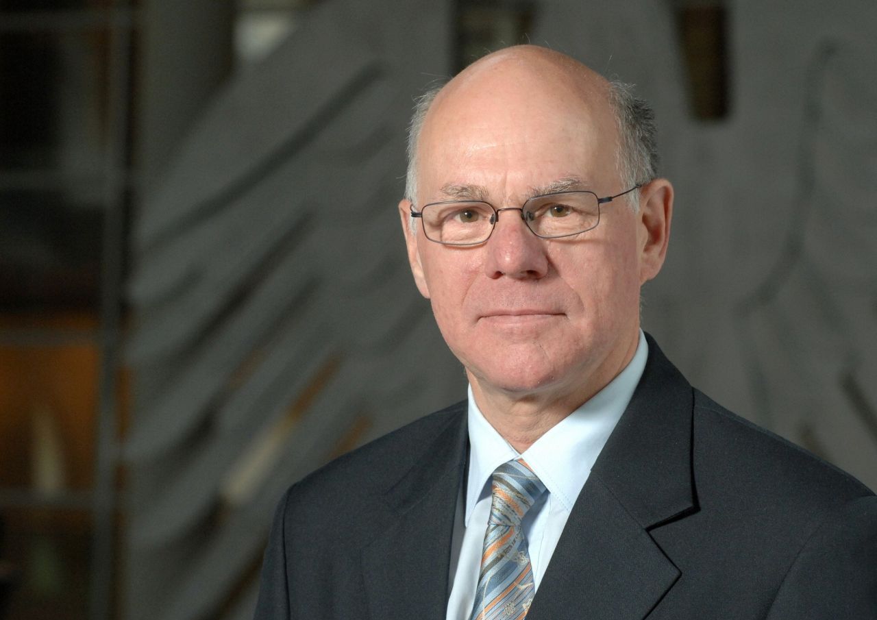 Offizielles Porträtfoto von Norbert Lammert, seit 2005 Präsident des Deutschen Bundestages.