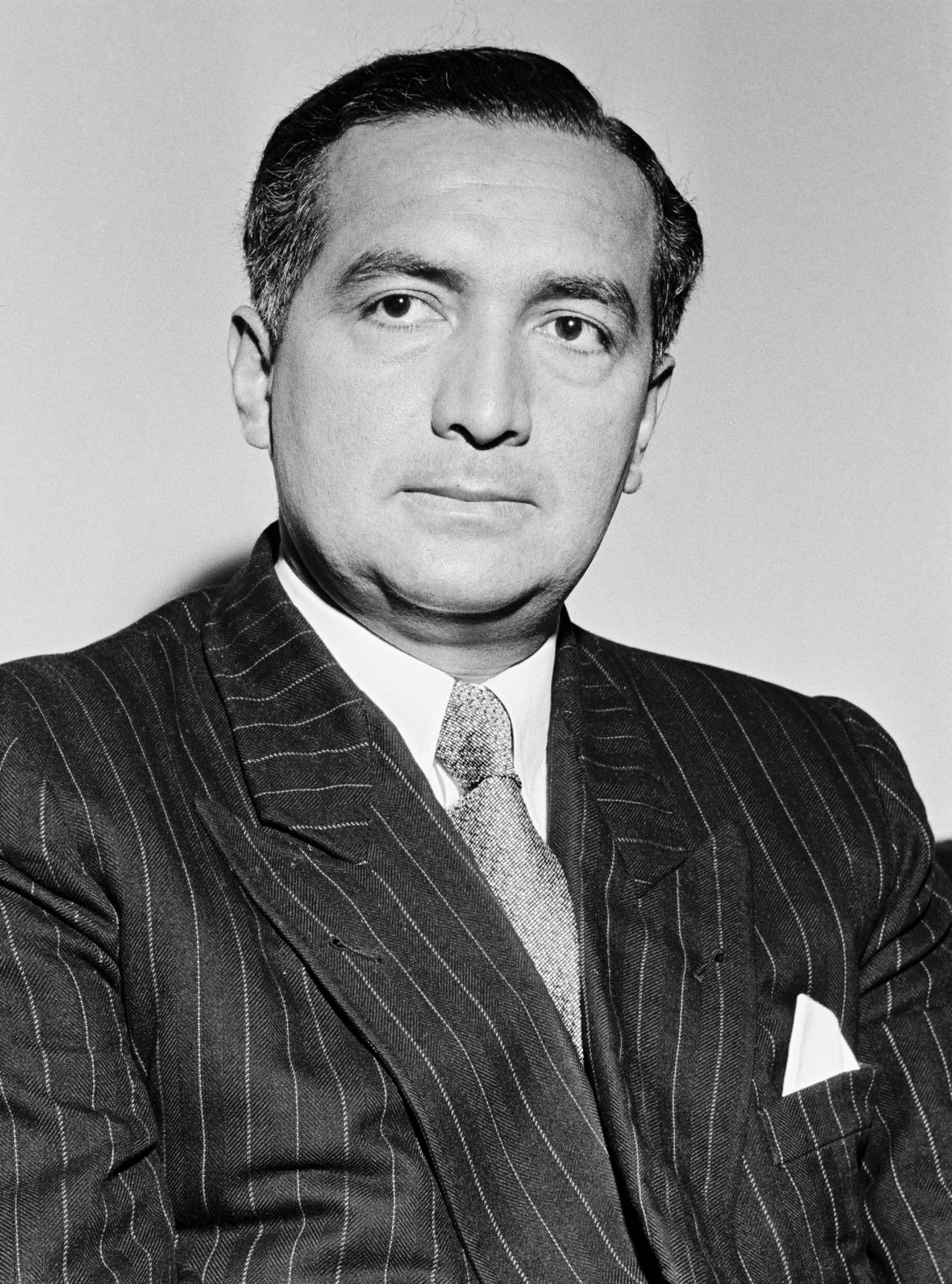 Porträtfoto des FDP-Politikers Erich Mende, 1953.