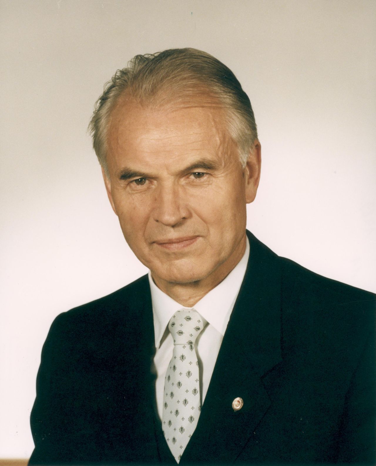 Porträtfoto von Hans Modrow (SED), Ministerpräsident der DDR (bis 11.4.1990).