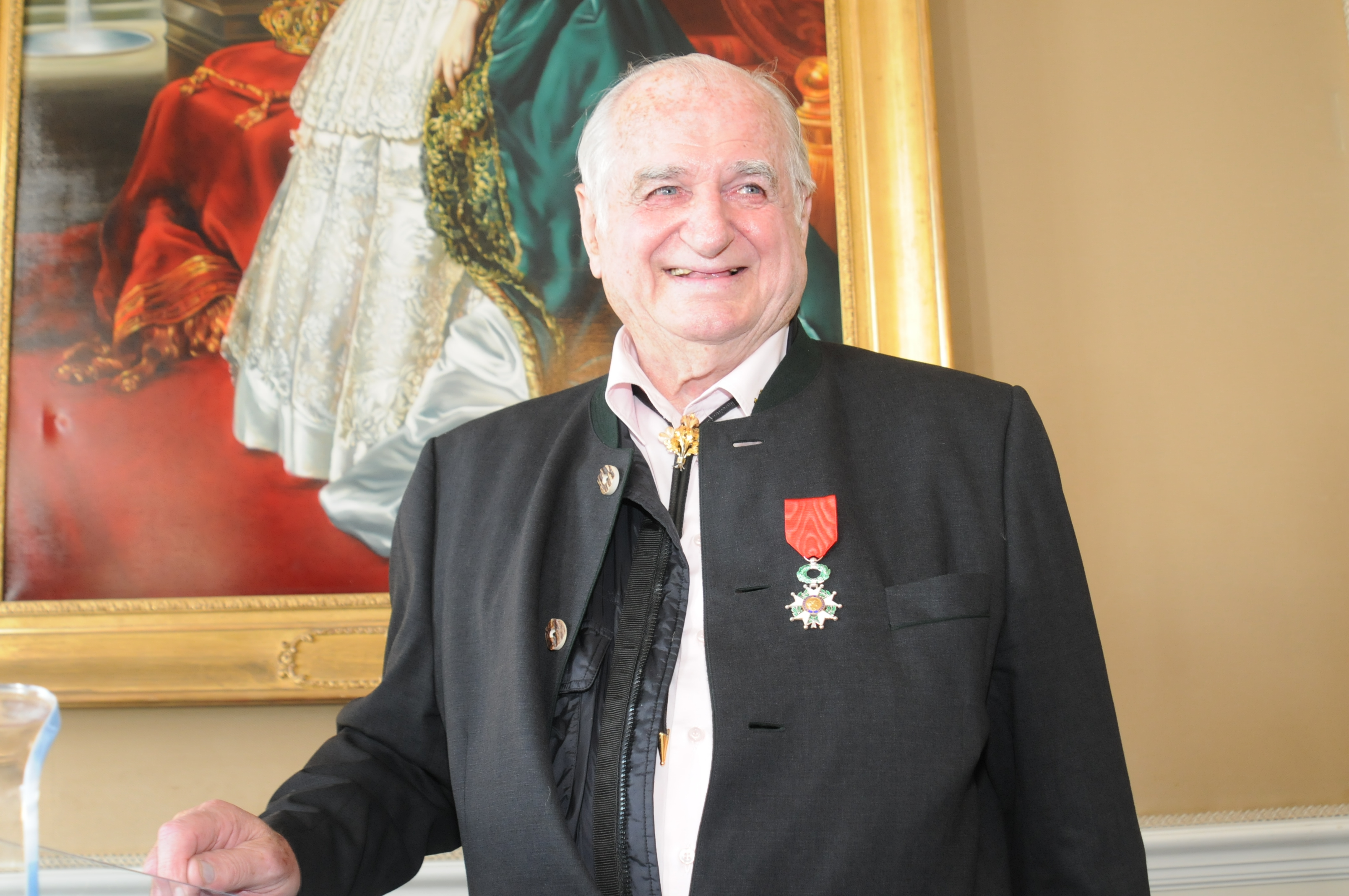 Fotografie von HARIBO-Mitgründer Hans Riegel bei der Aufnahme in die Légion d`Honneur (französische Ehrenlegion), 2010.