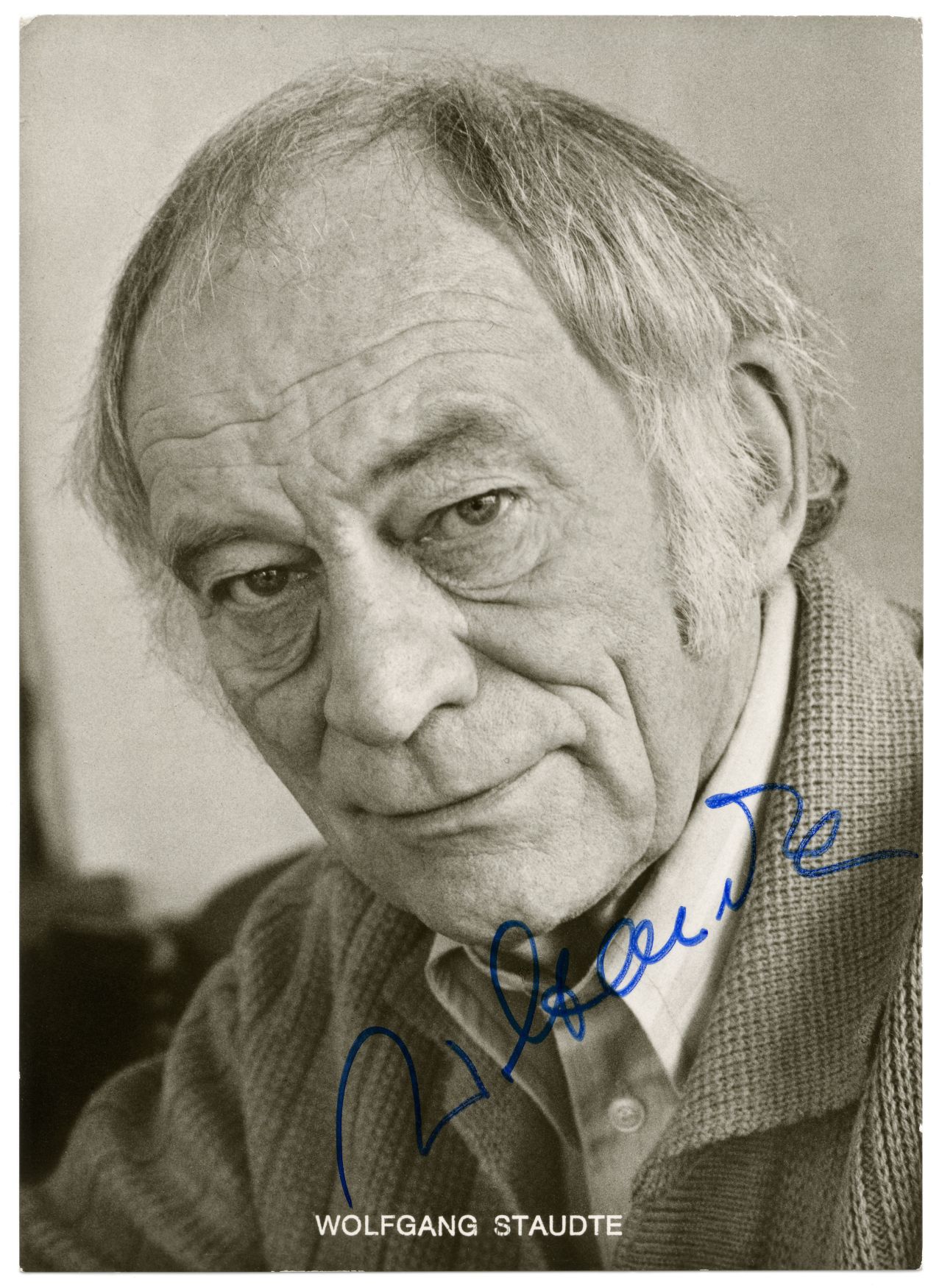 Porträtfoto von Wolfgang Staudte mit Unterschrift, 1970-1984.