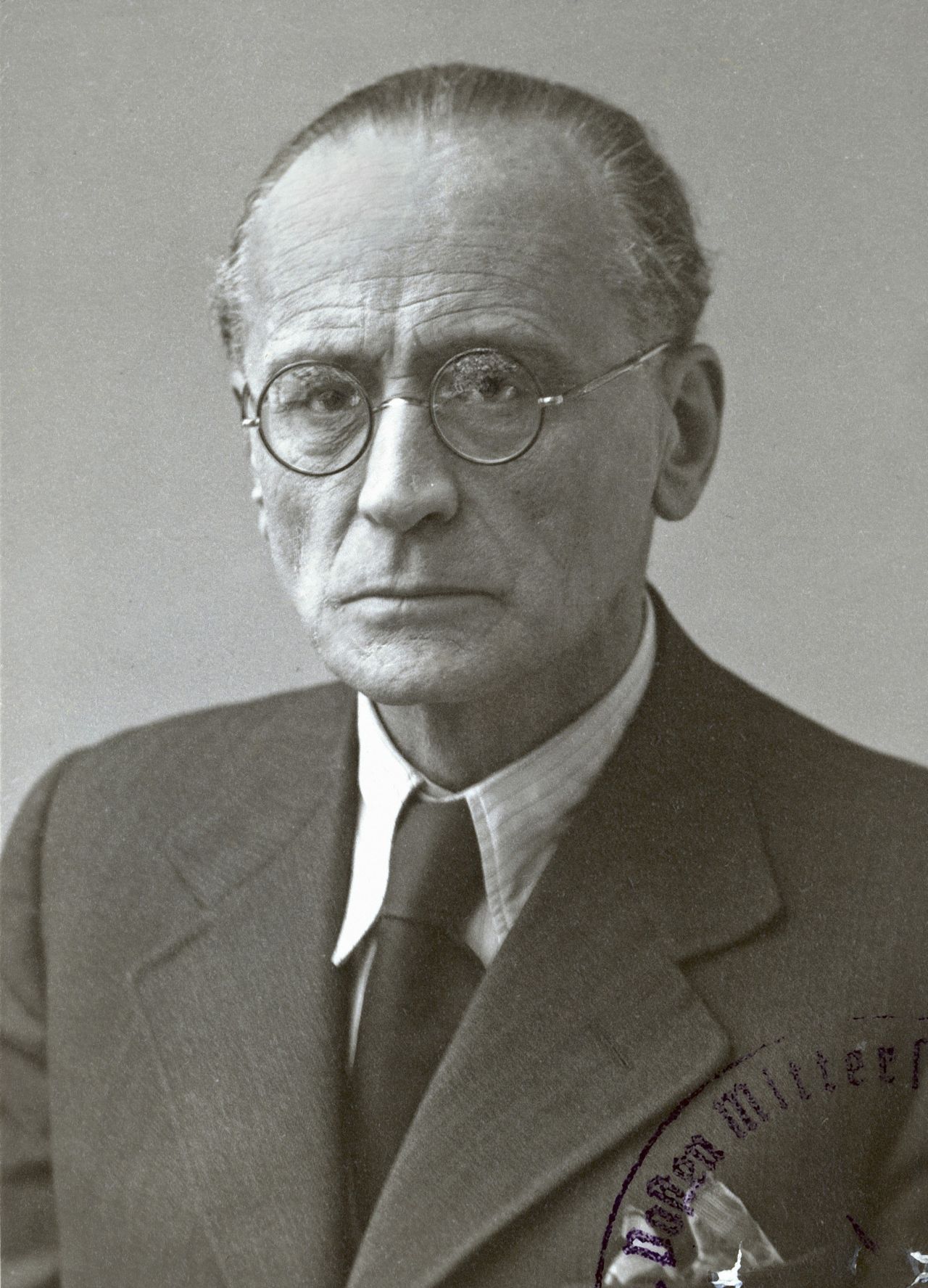Porträtfotografie des österreichischen Komponisten Anton von Webern, 1945