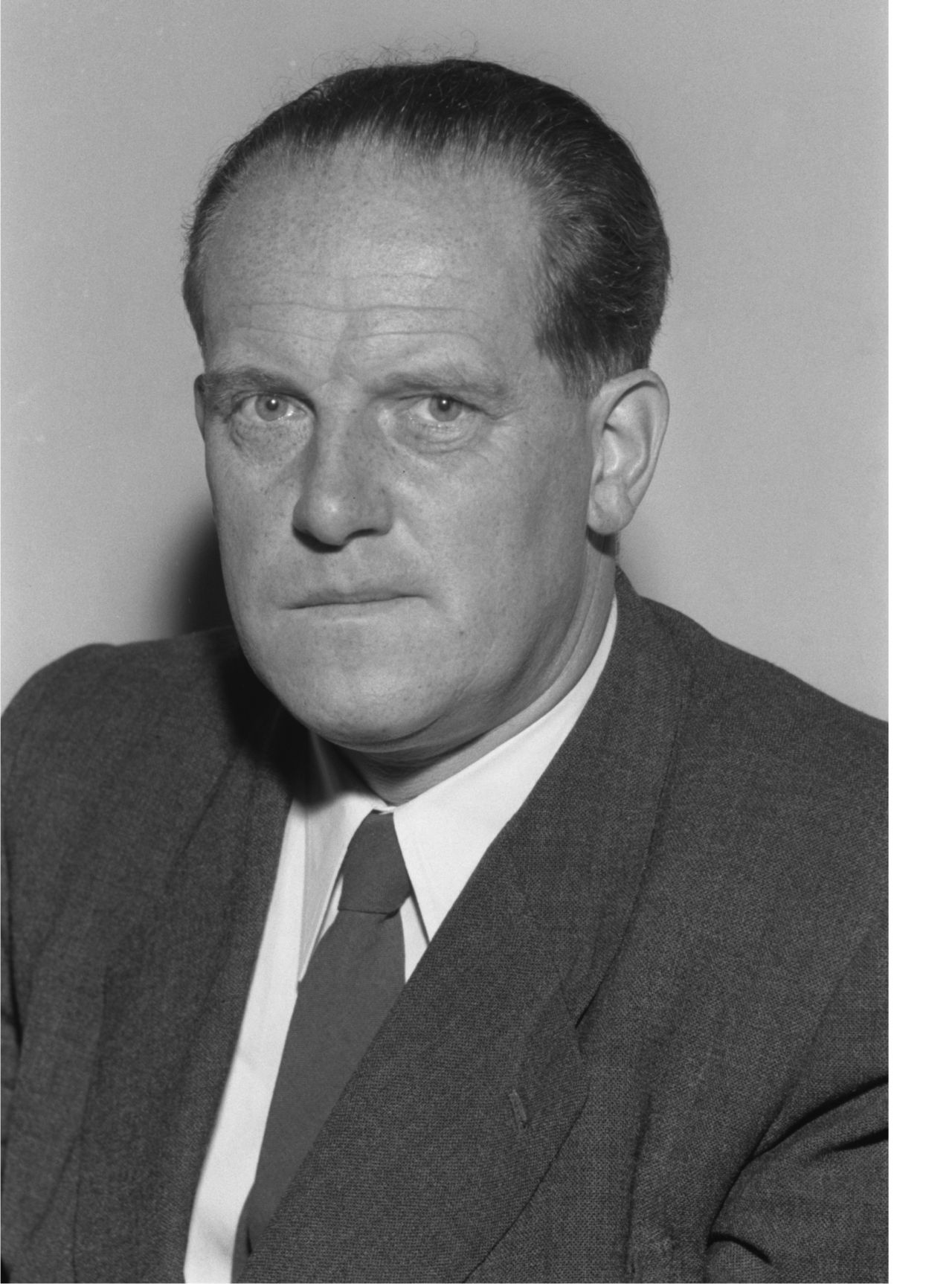Porträtfoto des SPD-Politikers Herbert Wehner, Abgeordneter des Deutschen Bundestages, 1953.