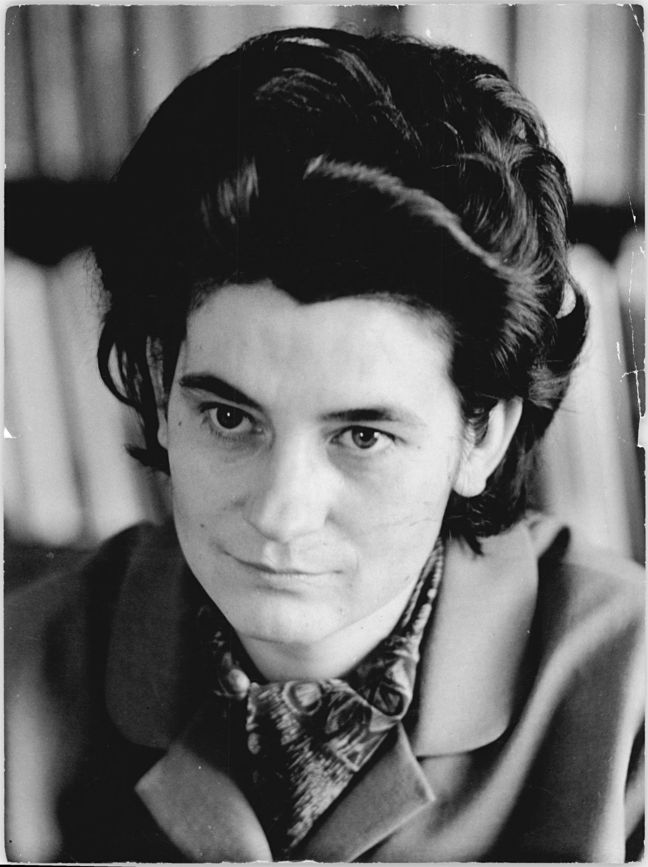 Porträtfoto der Schriftstellerin Christa Wolf, 1963.