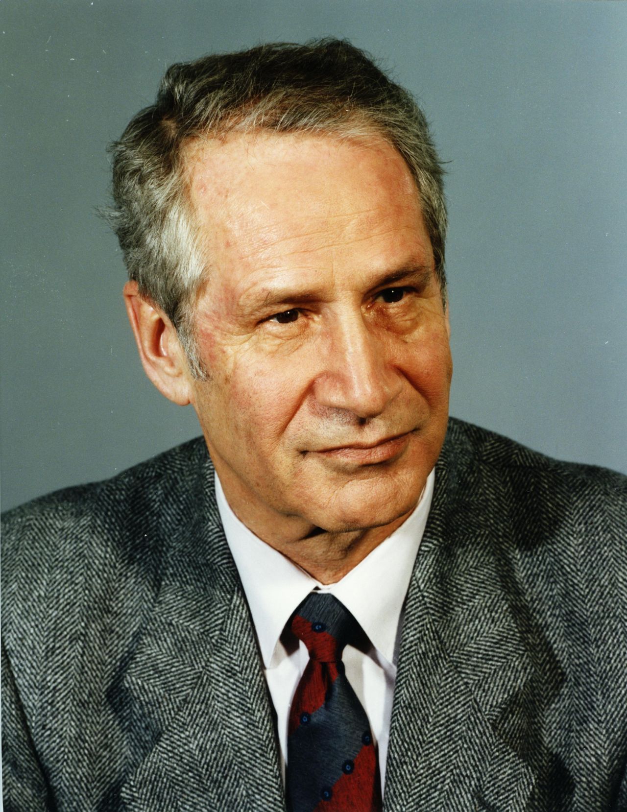 Porträtfoto von Markus Wolf, ehemaliger Leiter des Auslandsnachrichtendienstes des Ministeriums für Staatssicherheit (MfS) der DDR, 1989.
