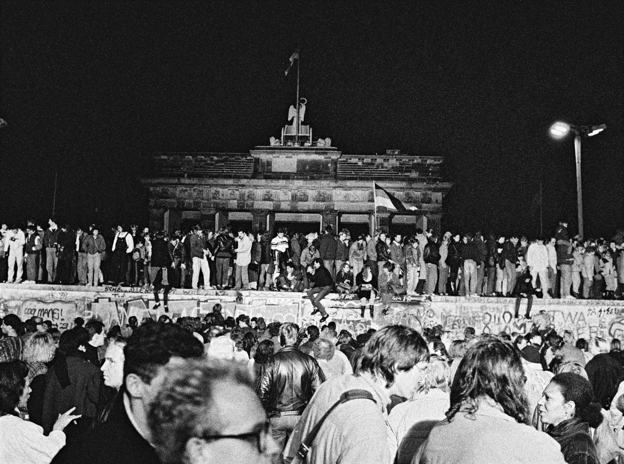 LeMO-Objekt: Foto "Brandenburger Tor nach der Maueröffnung"