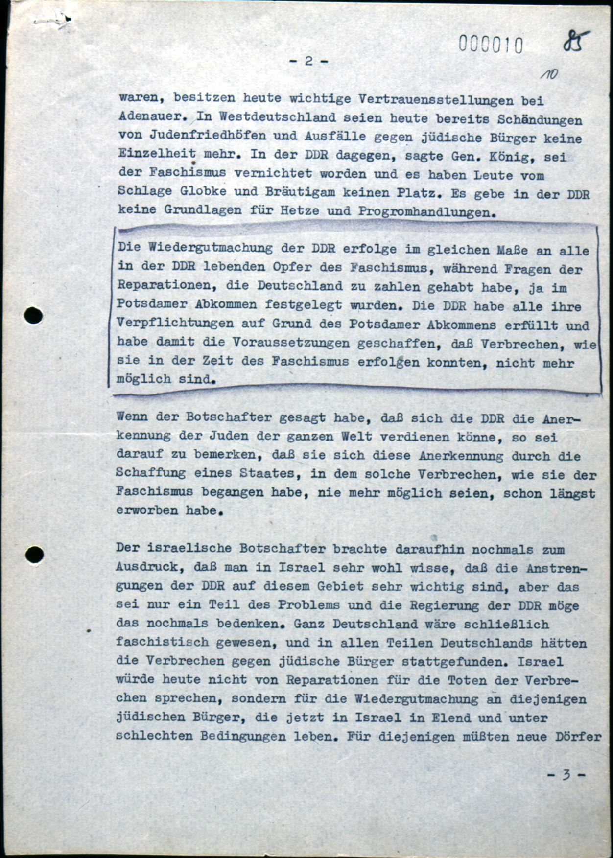 maschinenschriftlicher Aktenvermerk, 3 Seiten, Titel: 'A k t e n v e r m e r k über die Visite des Botschafters Joseph Awida des Staates Israel bei Botschafter König am 20.4.1956', gez. Krolikowski, Attaché, handschriftliche Vermerke und Hervorhebungen, verschiedene Blattnumerierungen.