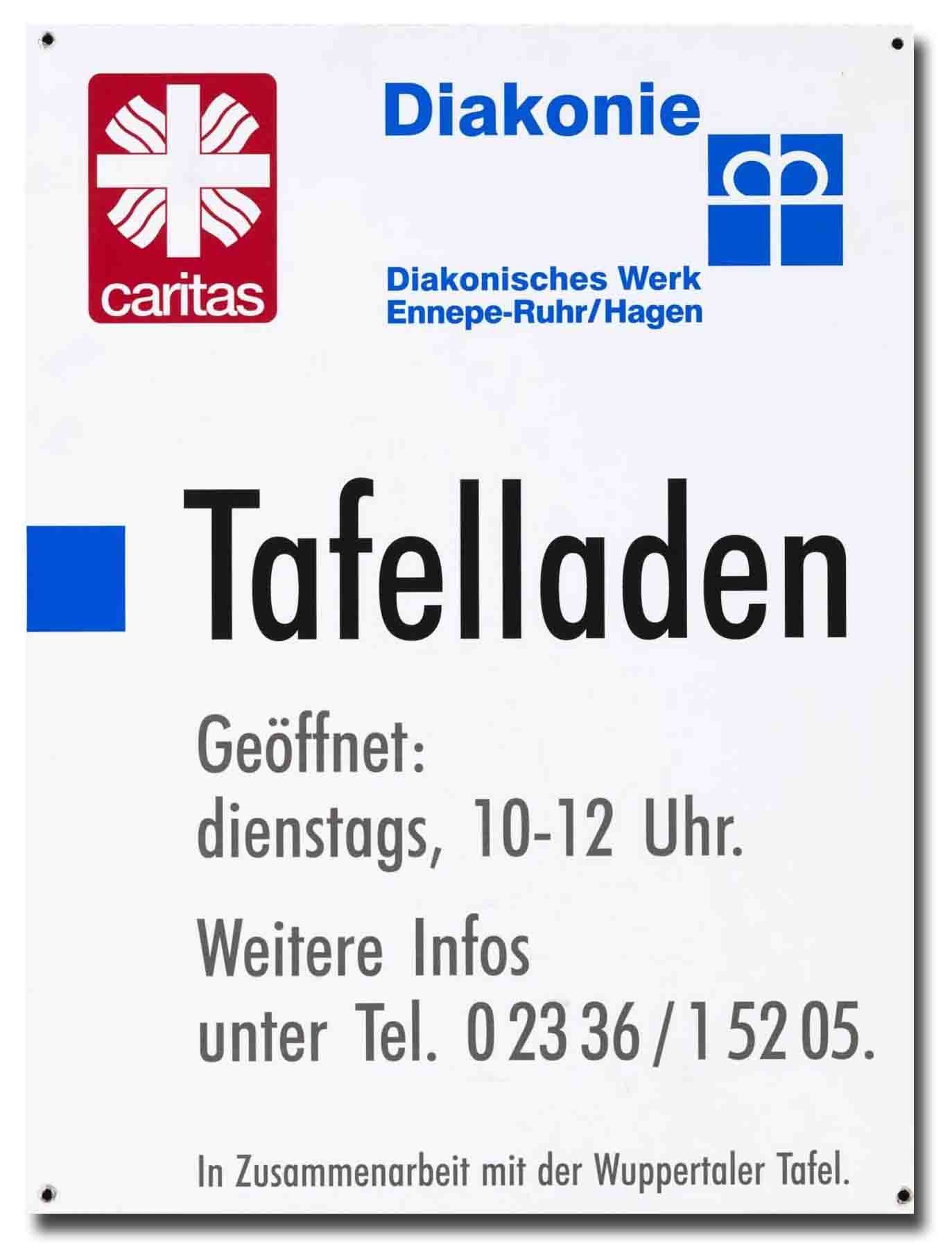 Weiß, oben links rotes Logo der Cariats und rechts blaues Logo der Diakonie, darunter blaue Schrift: Diakonisches Werk Ennepe-Ruhr Hagen, darunter schwarze Schrift: Tafelladen, Geöffnet: Dienstags, 10 - 12 Uhr, Weitere Infos unter Tel. 02336/15205, In Zusammenarbeit mit der Wuppertaler Tafel. Mit vier Befestigungslöchern. 