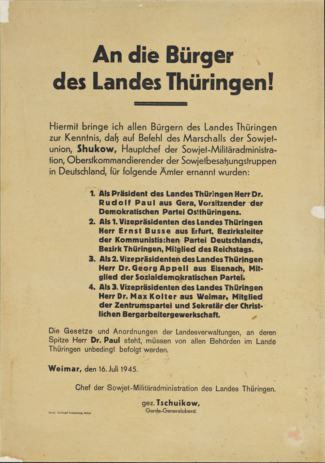 Weißes Textplakat: Befehl des Marschalls der Sowjetunion, Schukow, zur Verteilung wichtiger Ämter in Thüringen