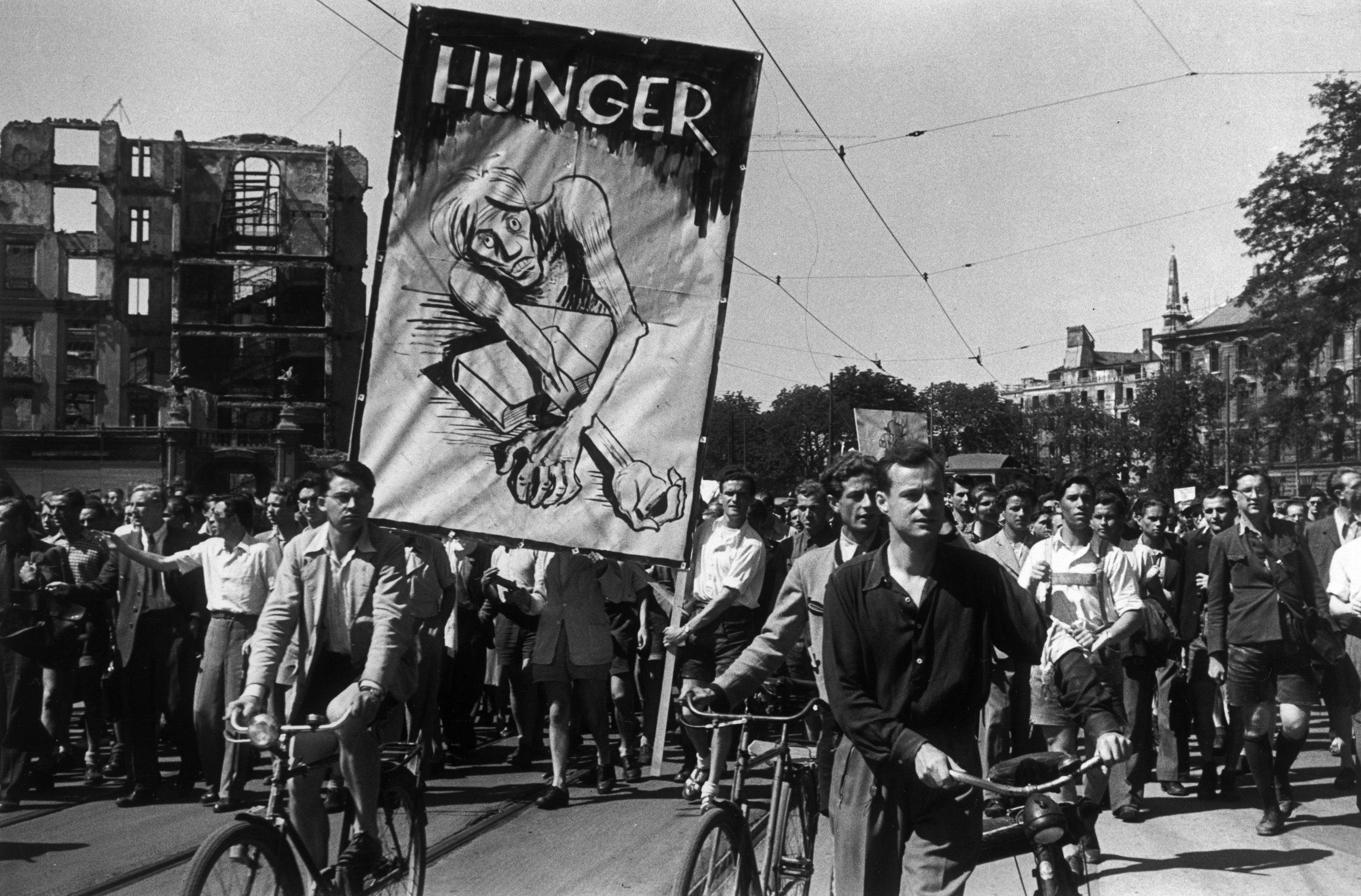 Bild einer Demonstration von Studenten gegen Hunger und die Mangelversorgung