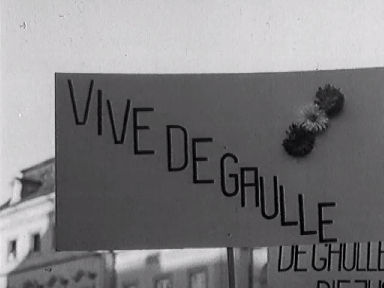 Die UFA-Wochenschau berichtet über den Staatsbesuch des französischen Staatspräsidenten Charles de Gaulle in Deutschland vom 4. bis zum 9. September 1962. Er besucht Bonn, Duisburg, München und Ludwigsburg.